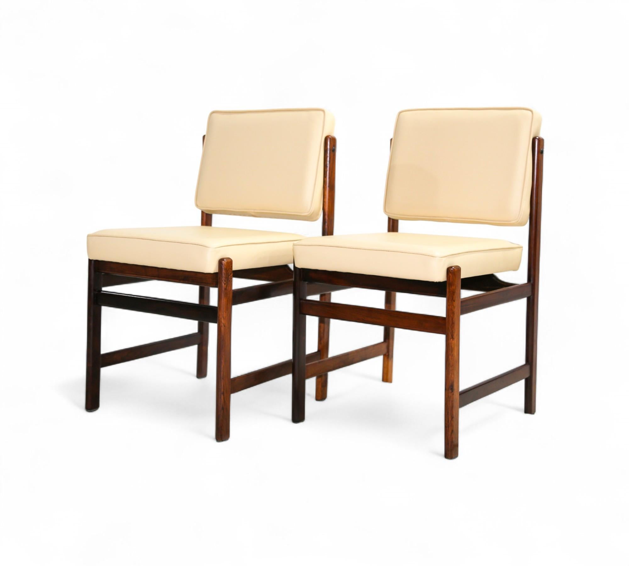 Set of 4 of “Marco” Chairs in Hardwood & Leather by Sergio Rodrigues, c. 1960s im Zustand „Gut“ im Angebot in New York, NY