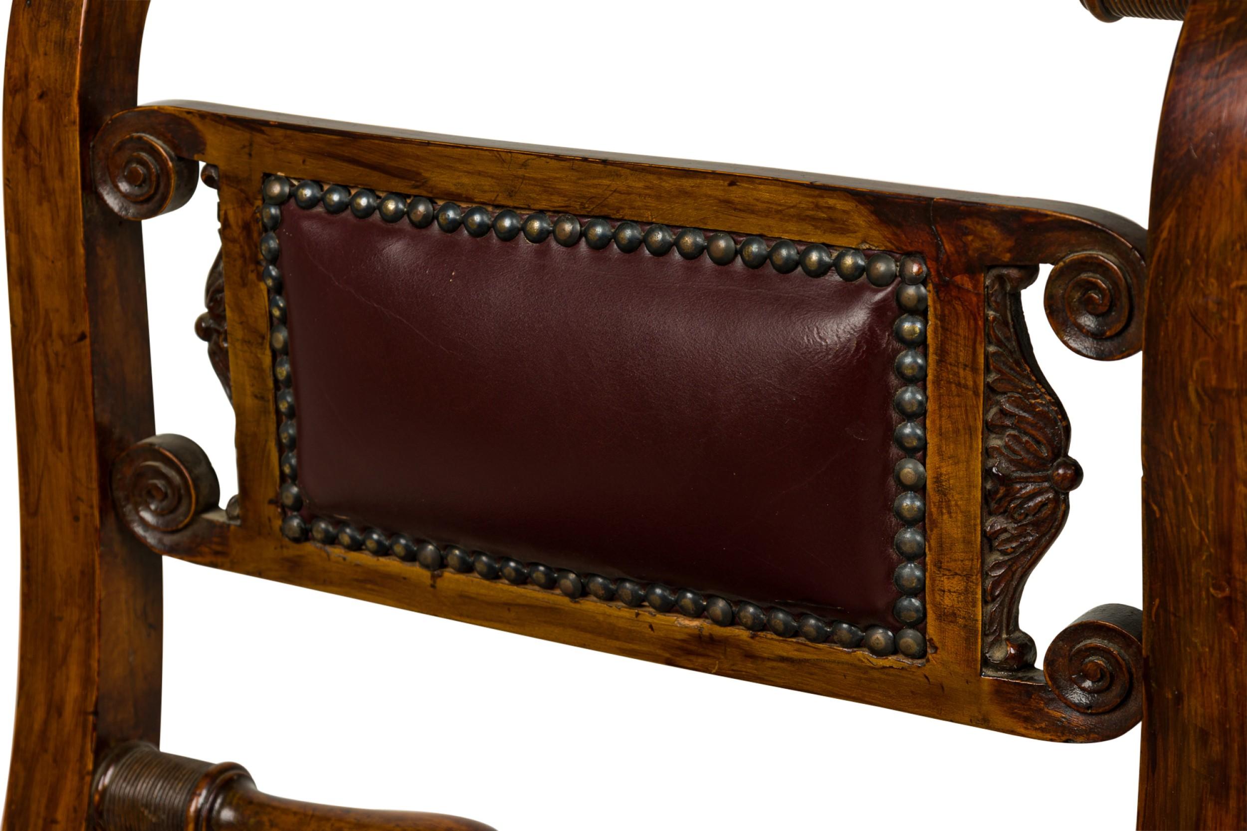 Ensemble de 4 chaises d'appoint tournées et sculptées en acajou bourguignon tapissé en vente 4