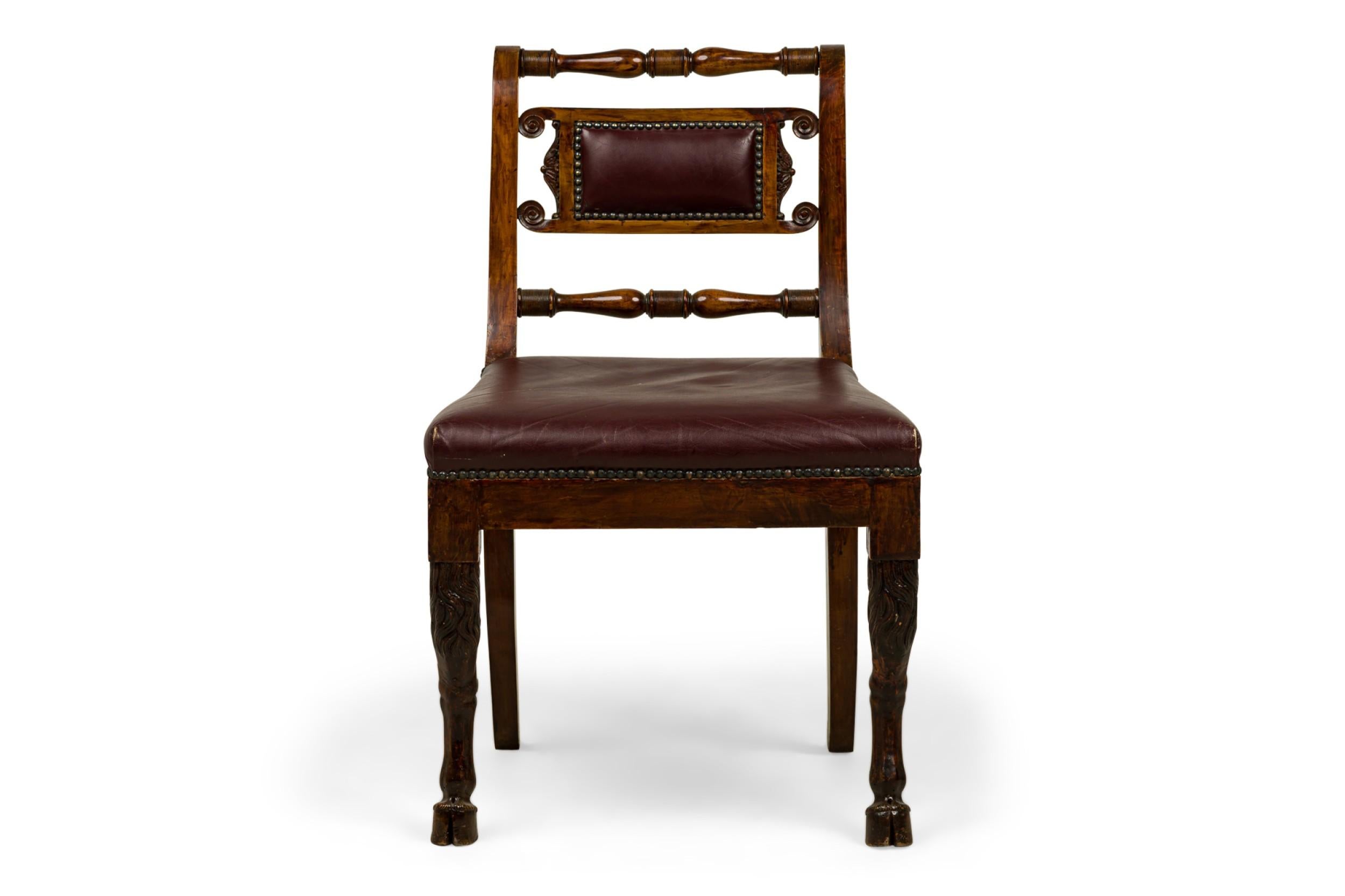 Napoléon III Ensemble de 4 chaises d'appoint tournées et sculptées en acajou bourguignon tapissé en vente