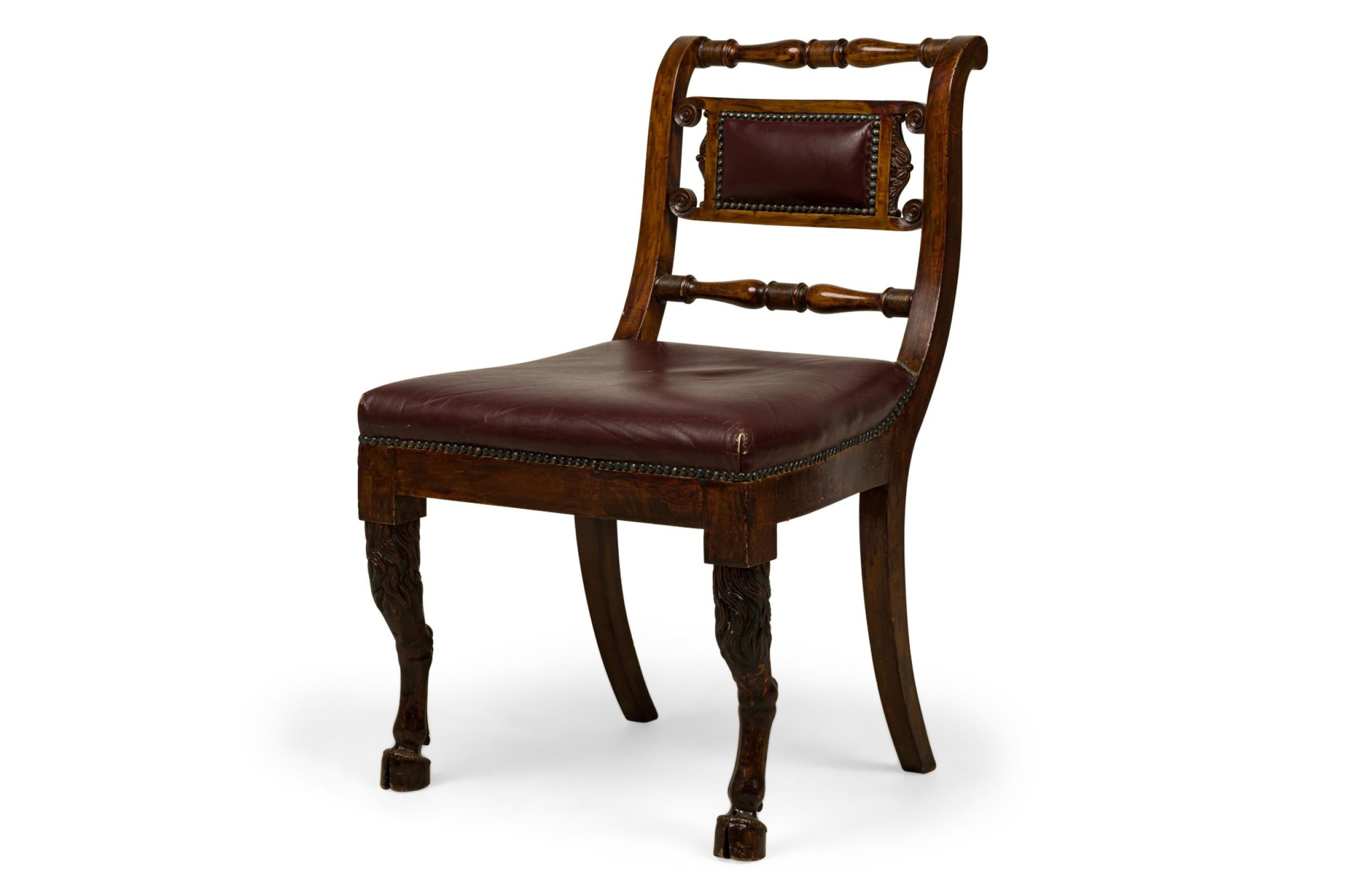 Français Ensemble de 4 chaises d'appoint tournées et sculptées en acajou bourguignon tapissé en vente