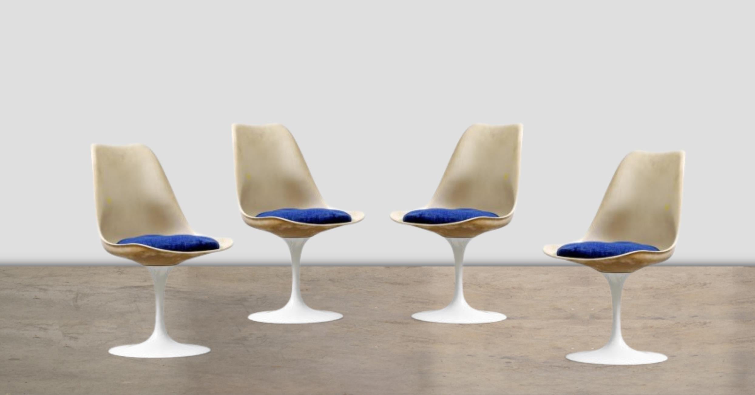 Fabric Set of 4 Off White Tulip 151 Chair by Eero Saarinen for Knoll Mid-Century Modern For Sale