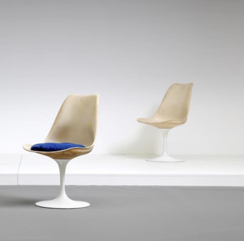 Set of 4 Off White Tulip 151 Chair by Eero Saarinen for Knoll Mid-Century Modern For Sale 1