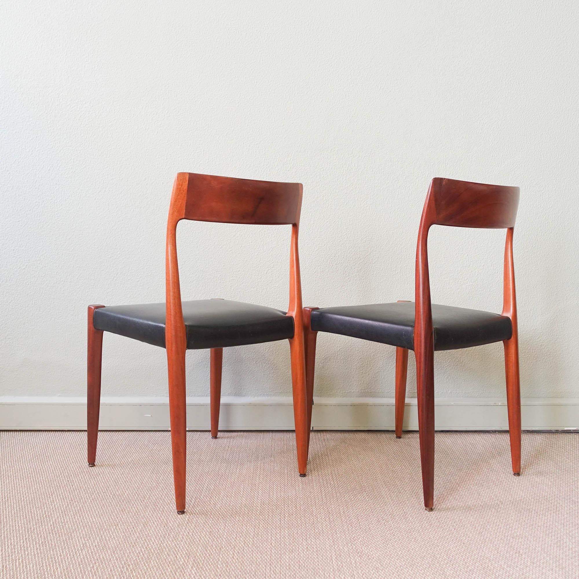 Faux Leather Set of 4 Olaio Chairs Model Caravela by José Espinho, 1965