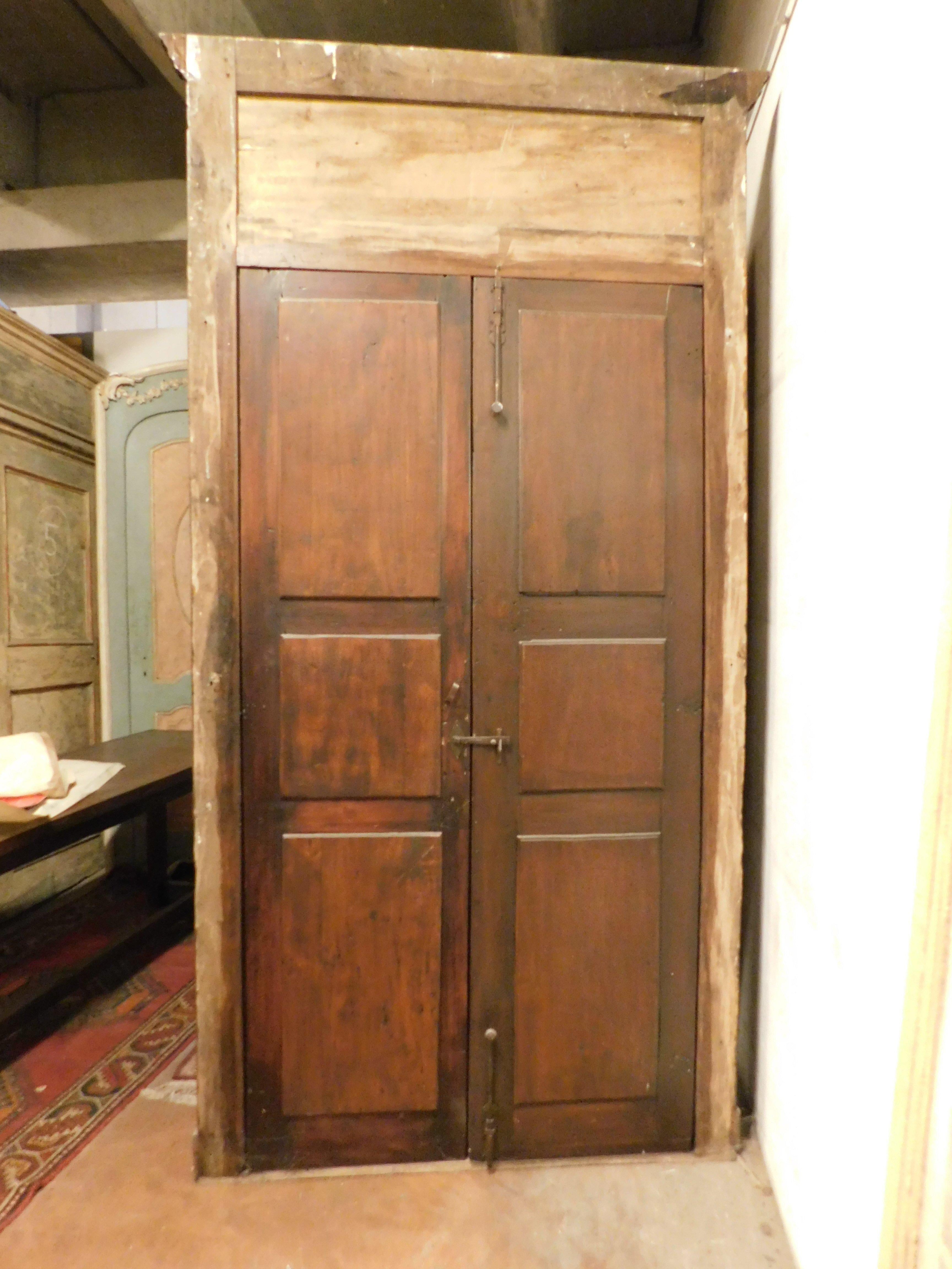 Set of 4 old double doors carved in poplar wood with frame, Italy For Sale 1