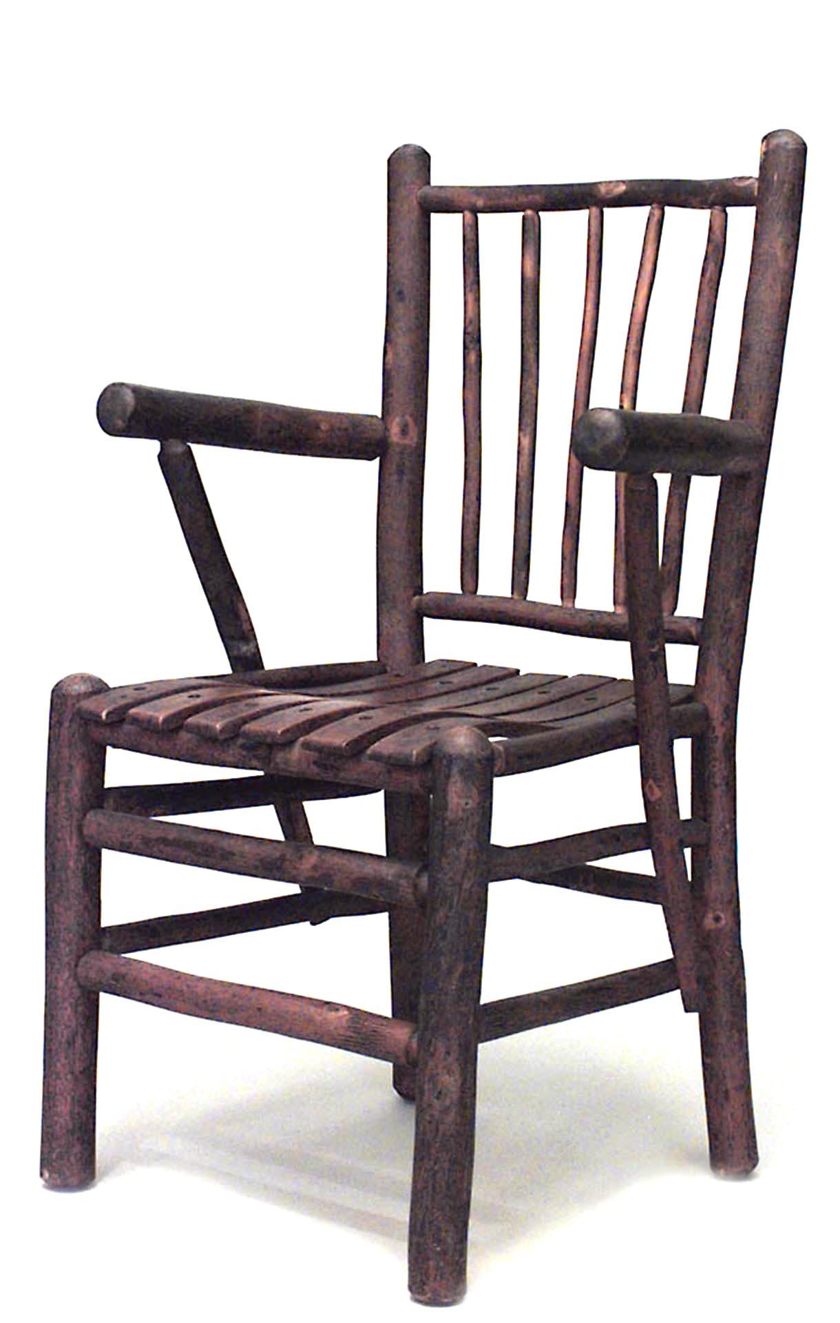 Juego de 4 sillones rústicos de nogal americano antiguo Rústico en venta