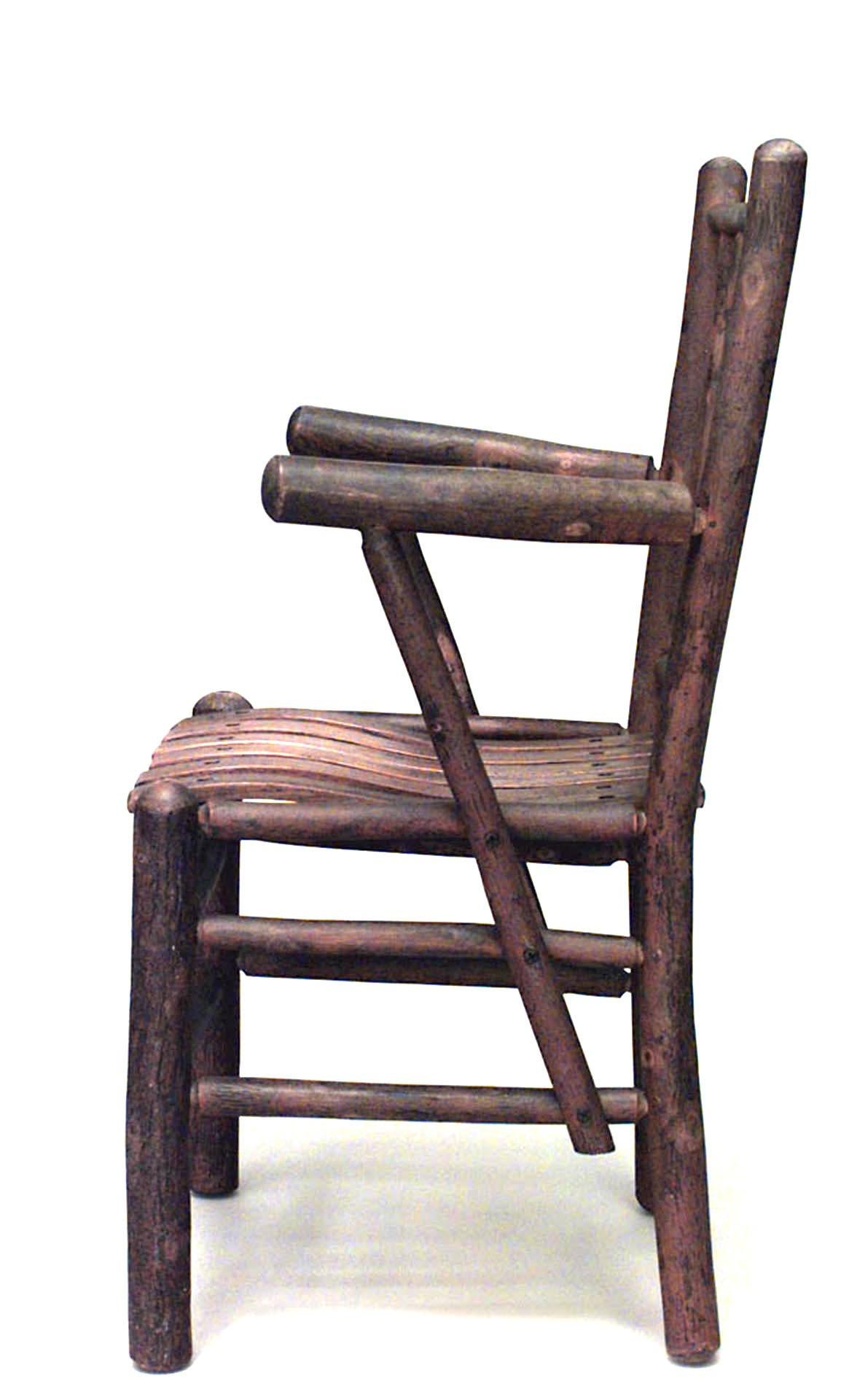 Juego de 4 sillones rústicos de nogal americano antiguo Estadounidense en venta