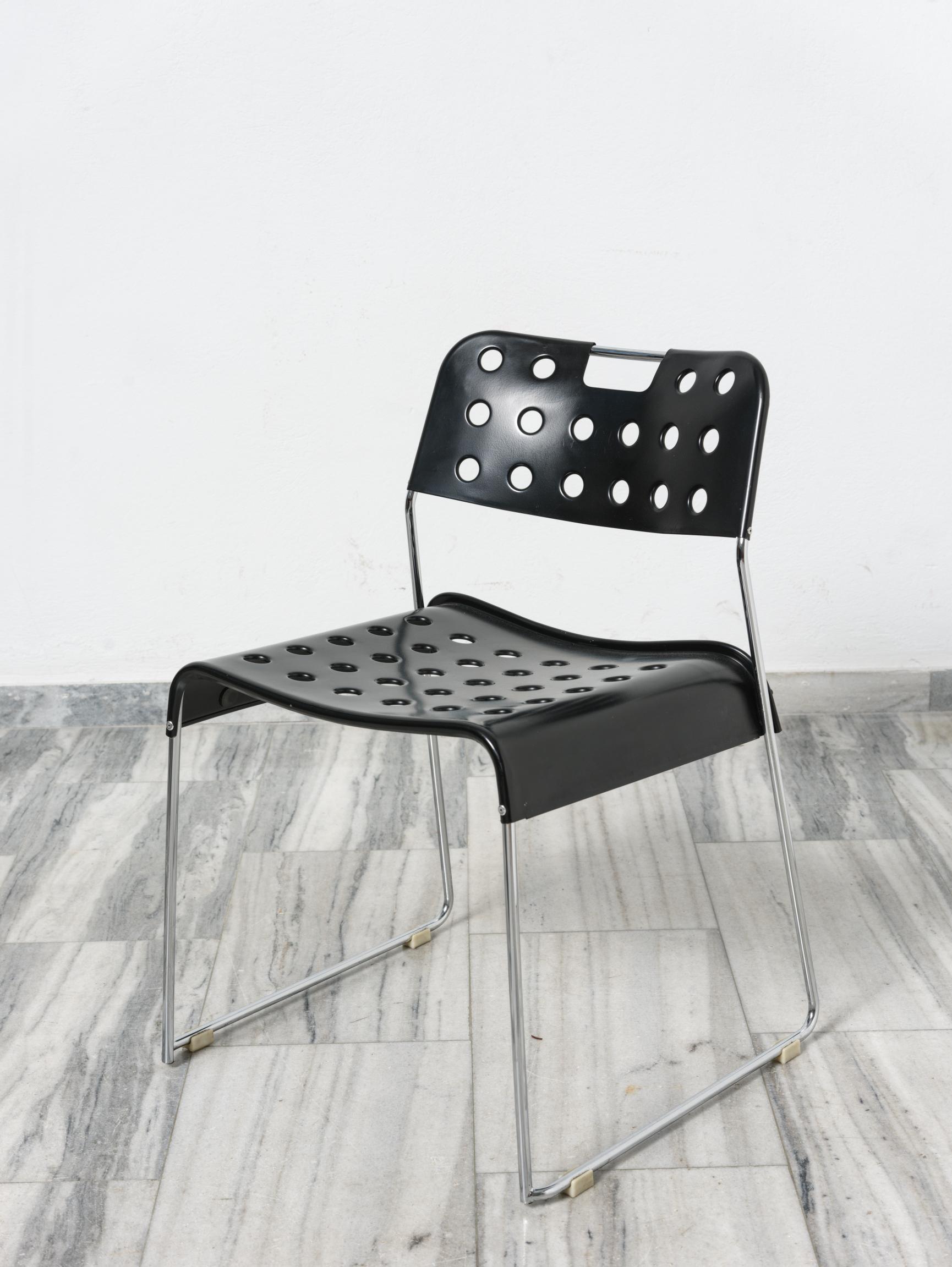 Post-Modern Set of 4 Omkstak stacking chairs by Rodney Kinsman for Bieffeplast, Italy 1970s For Sale