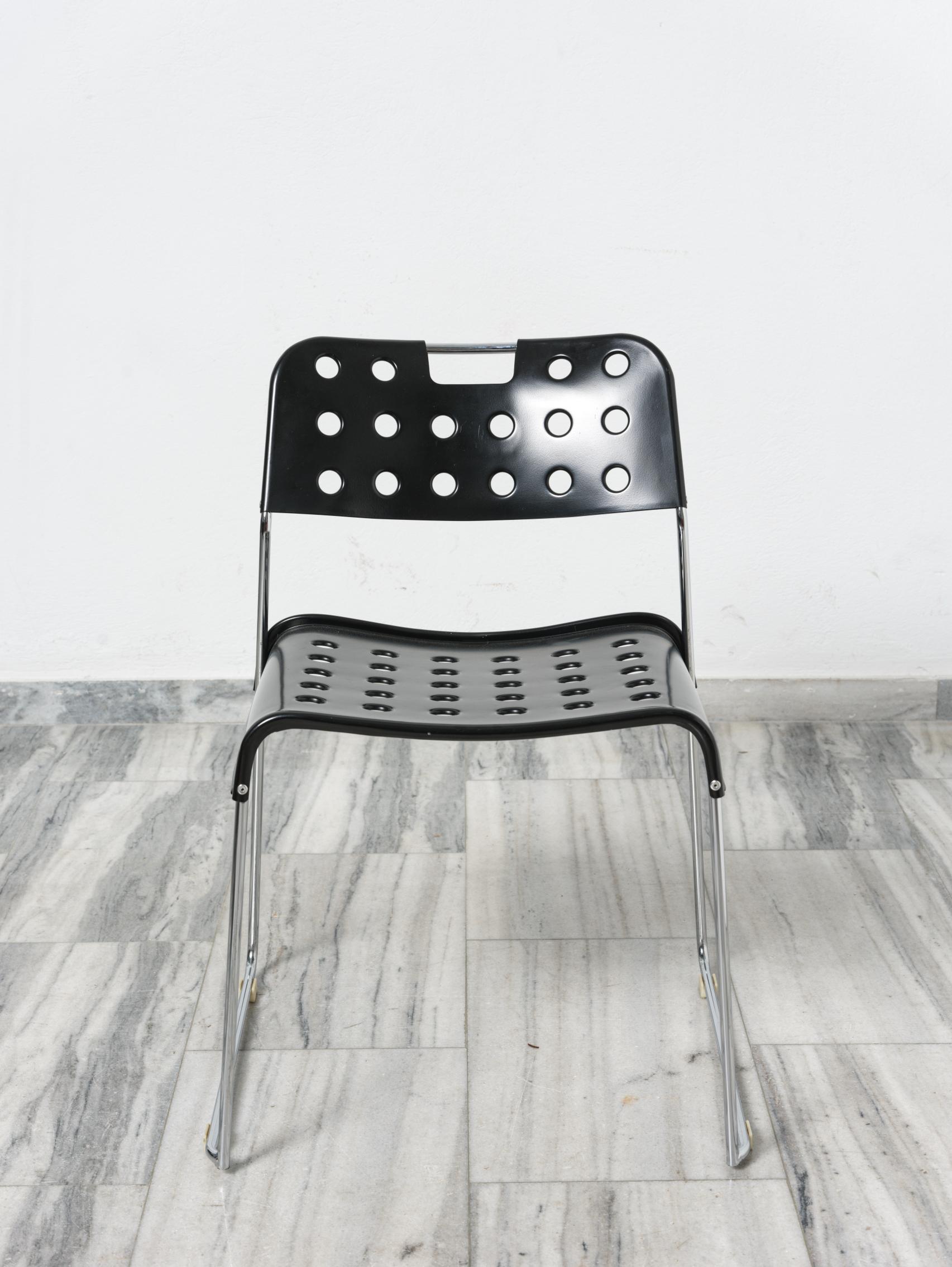Italian Set of 4 Omkstak stacking chairs by Rodney Kinsman for Bieffeplast, Italy 1970s For Sale