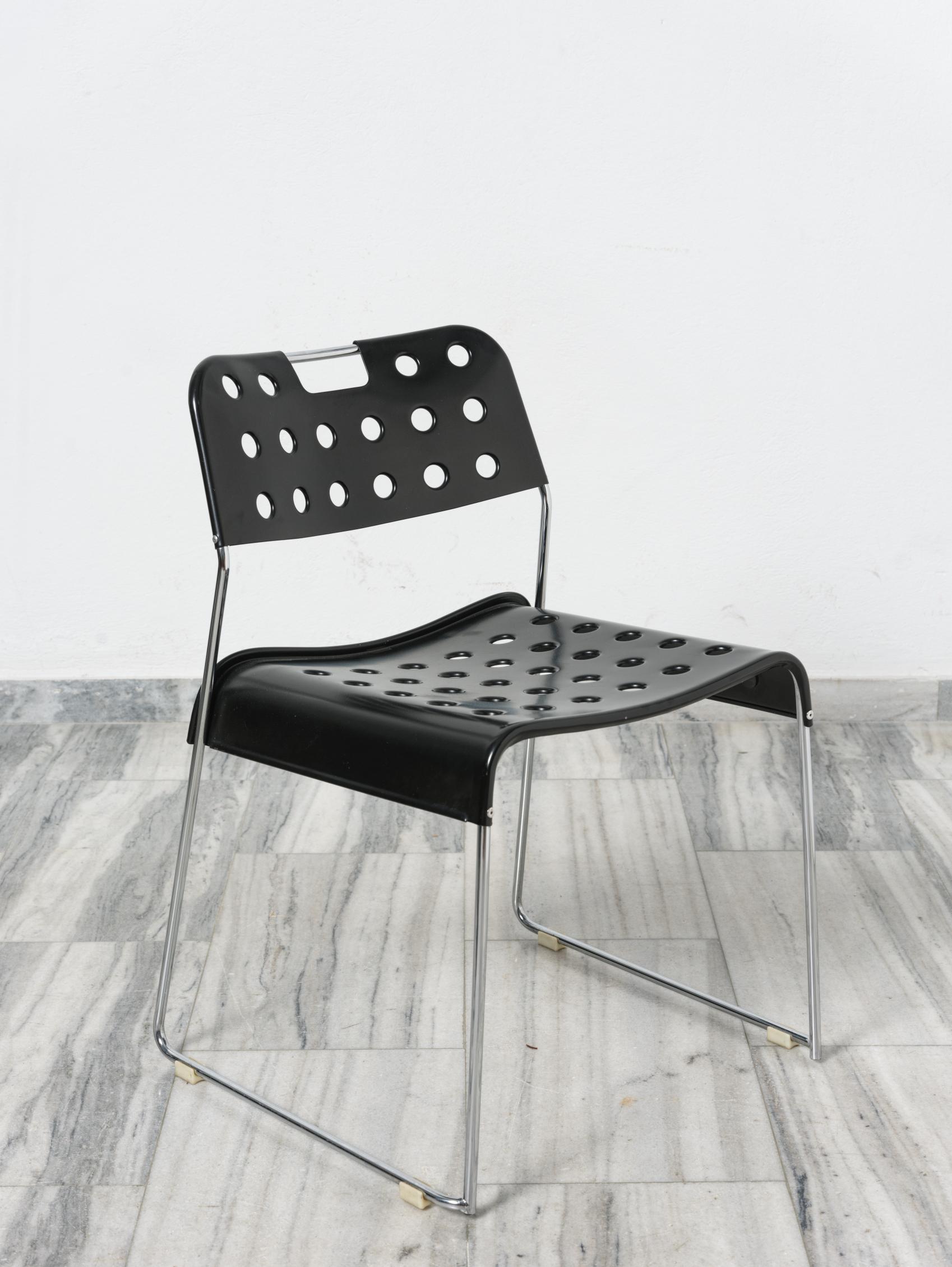 Set of 4 Omkstak stacking chairs by Rodney Kinsman for Bieffeplast, Italy 1970s In Good Condition For Sale In Athens, Attiki