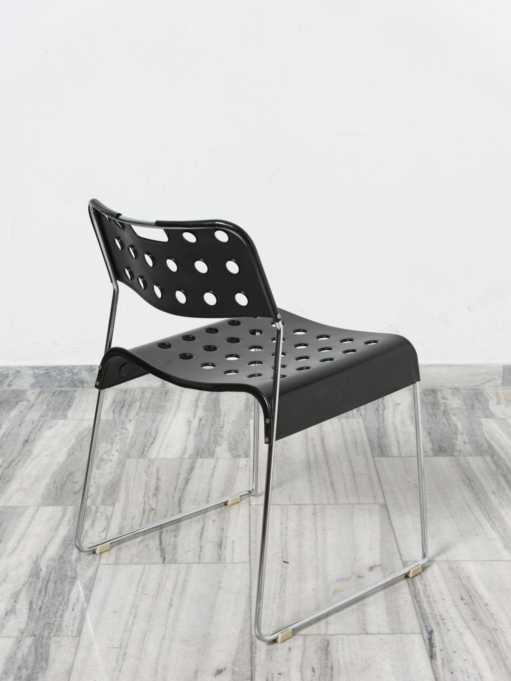 Metal Set of 4 Omkstak stacking chairs by Rodney Kinsman for Bieffeplast, Italy 1970s For Sale