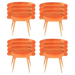 Satz von 4 orangefarbenen Marshmallow-Esszimmerstühlen, Royal Stranger