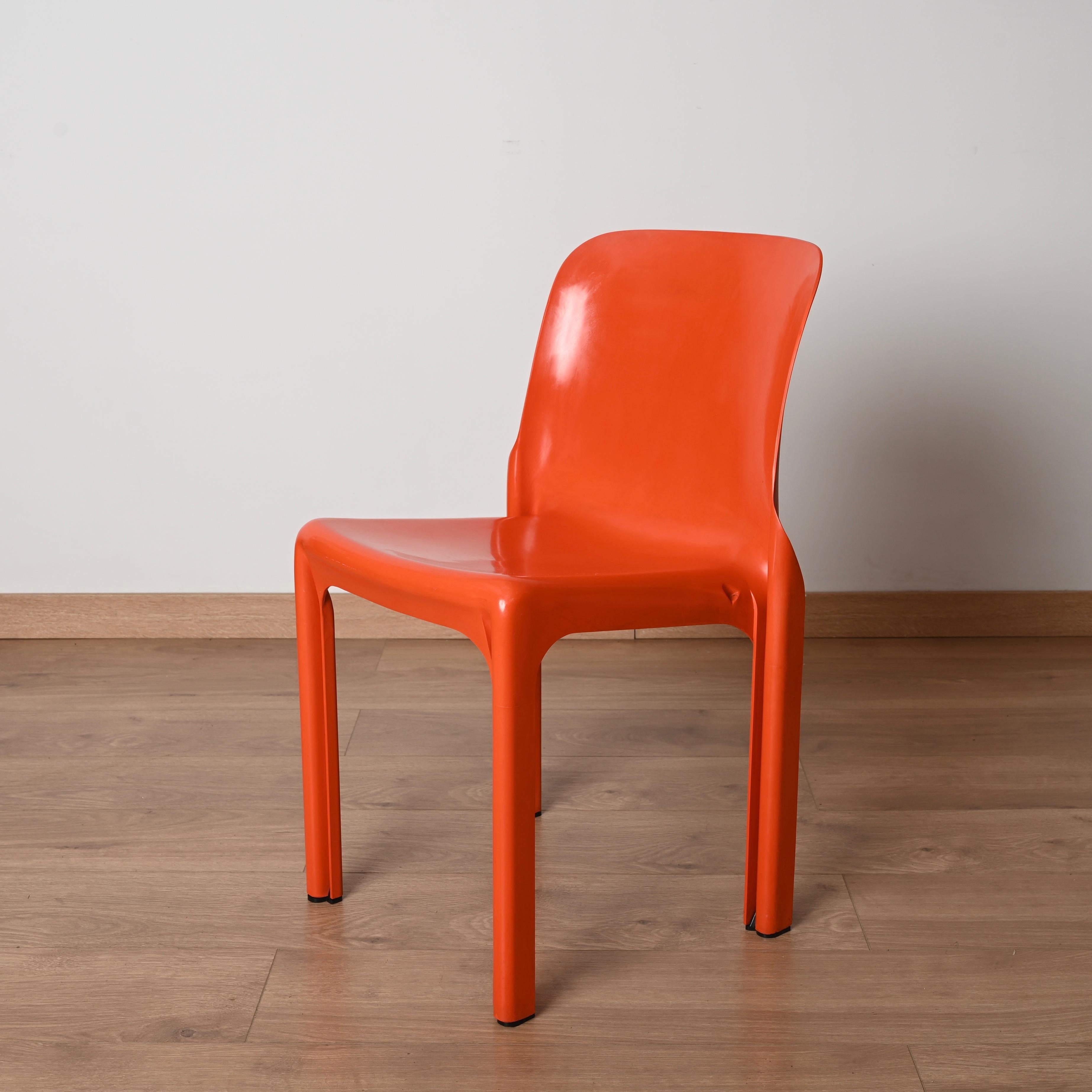 Mid-Century Modern Set of 4 Orange Selene Chairs by Vico Magistretti for Artemide, Italy 1969 For Sale