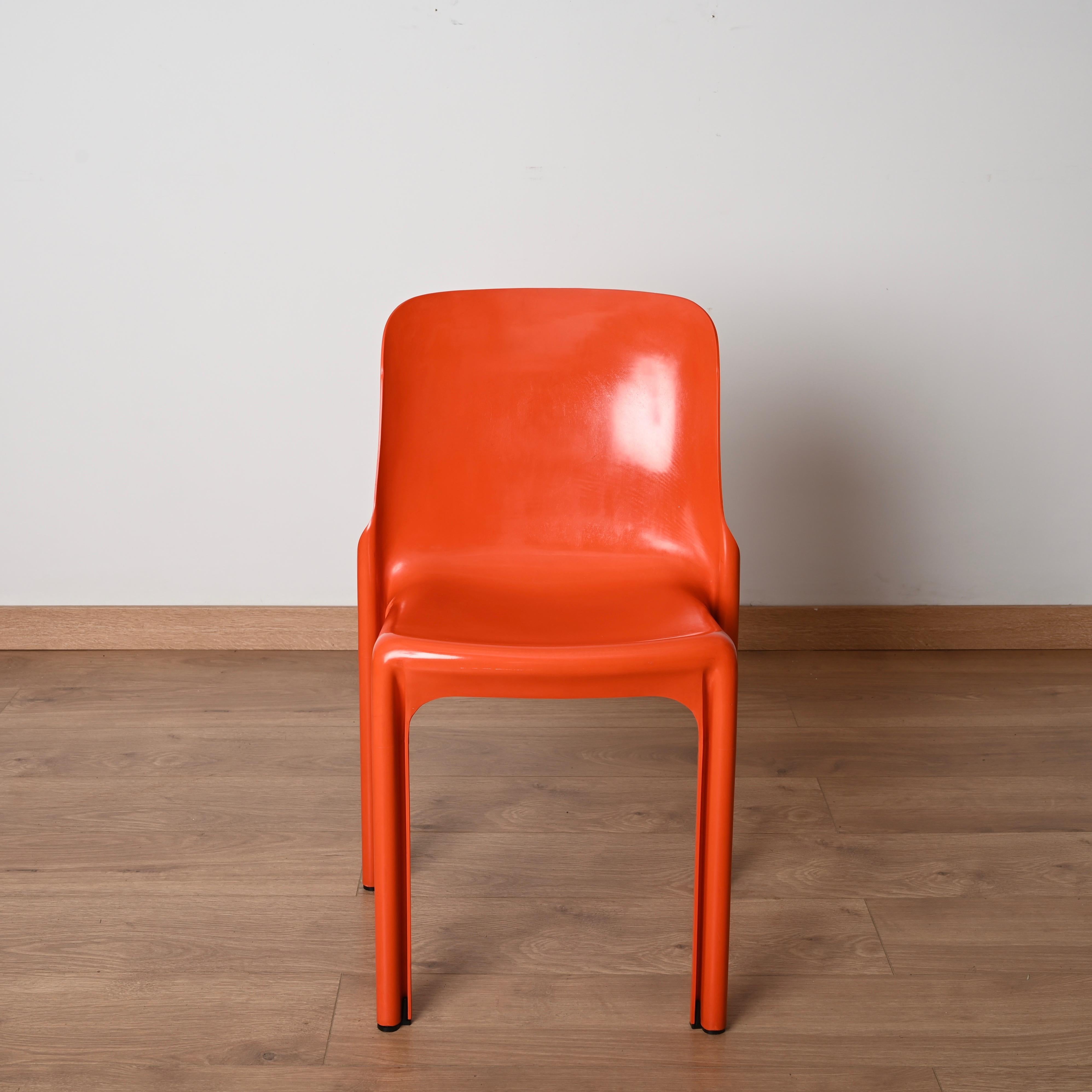 Italian Set of 4 Orange Selene Chairs by Vico Magistretti for Artemide, Italy 1969 For Sale