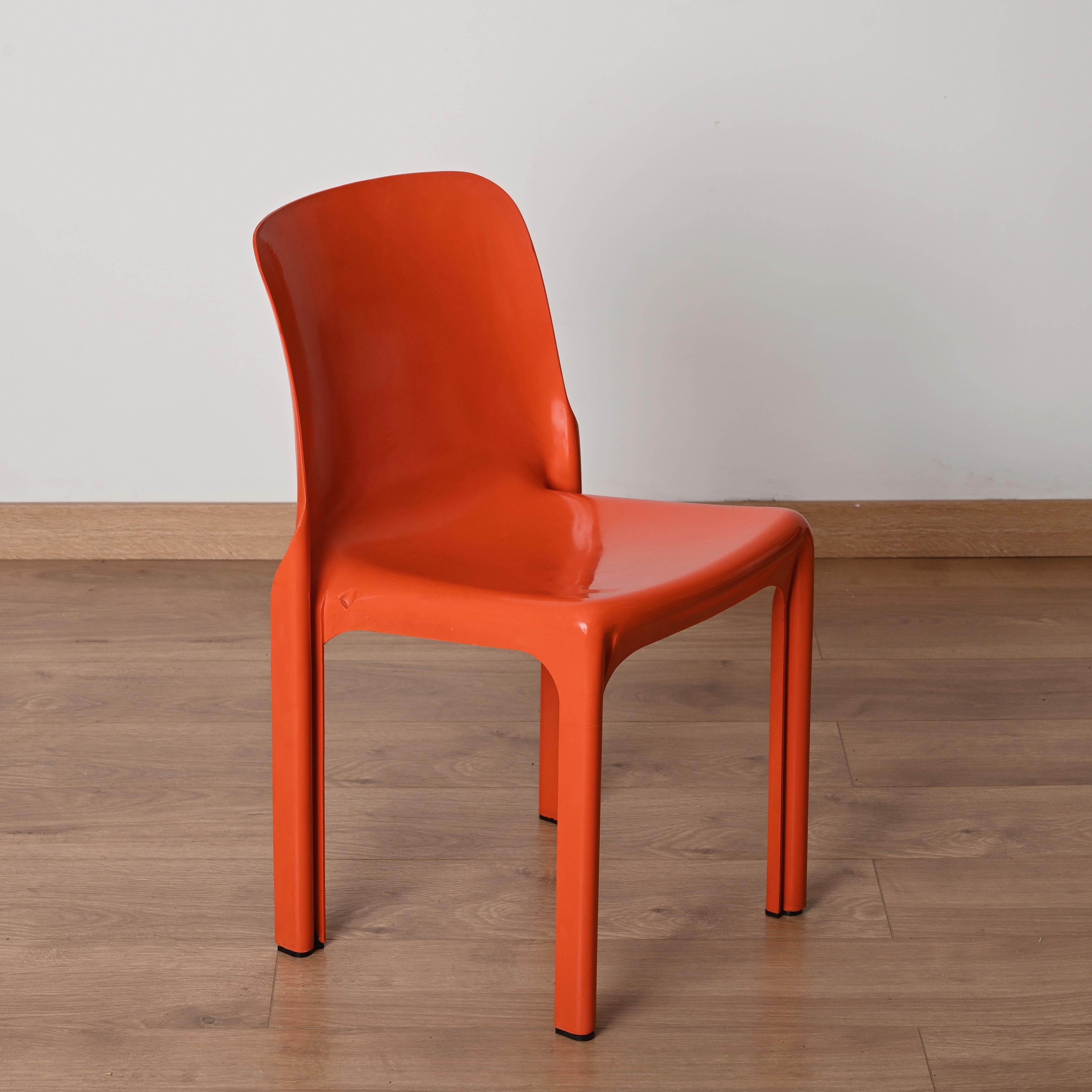 Hand-Crafted Set of 4 Orange Selene Chairs by Vico Magistretti for Artemide, Italy 1969 For Sale