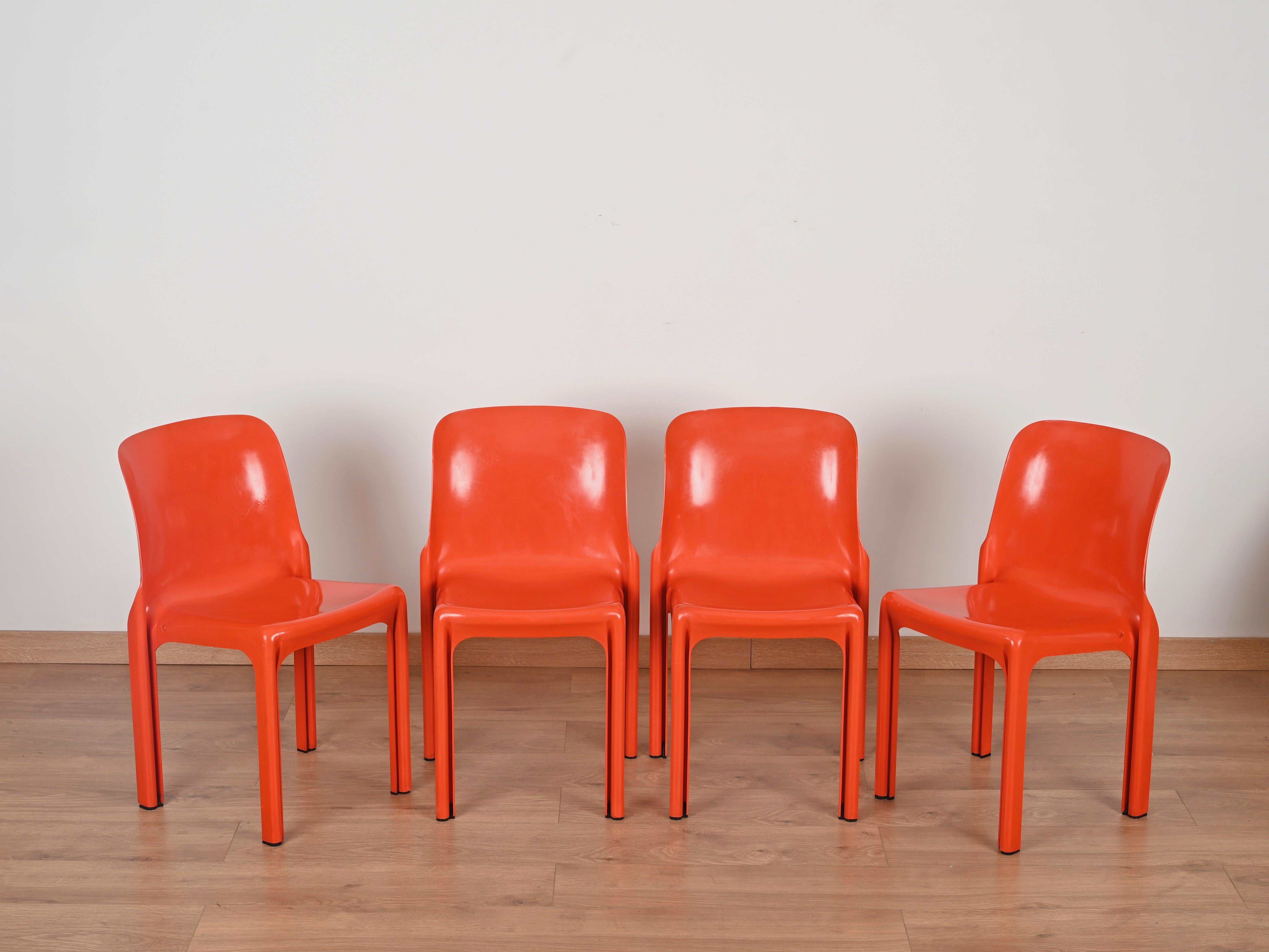 Plastic Set of 4 Orange Selene Chairs by Vico Magistretti for Artemide, Italy 1969 For Sale