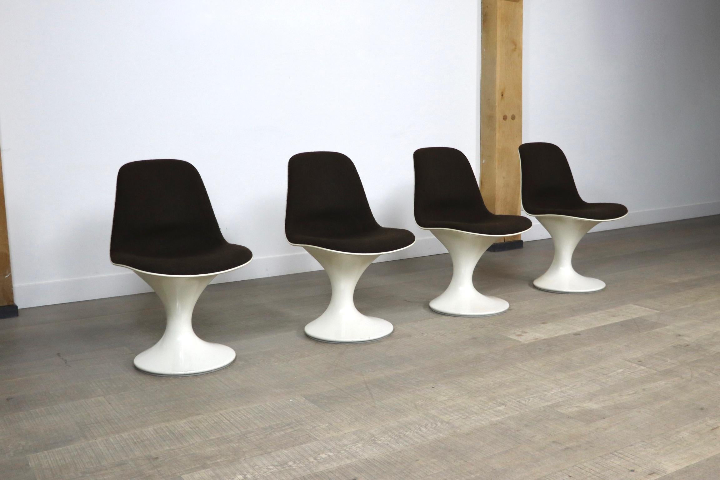 Rare set of 4 Herman Miller Orbit chairs designed by Farner and Grunder for Herman Miller, 1965. This unique space age set will be the perfect addition of any dining room! The rounded shape and nice combination of off-white/cream fiberglass and