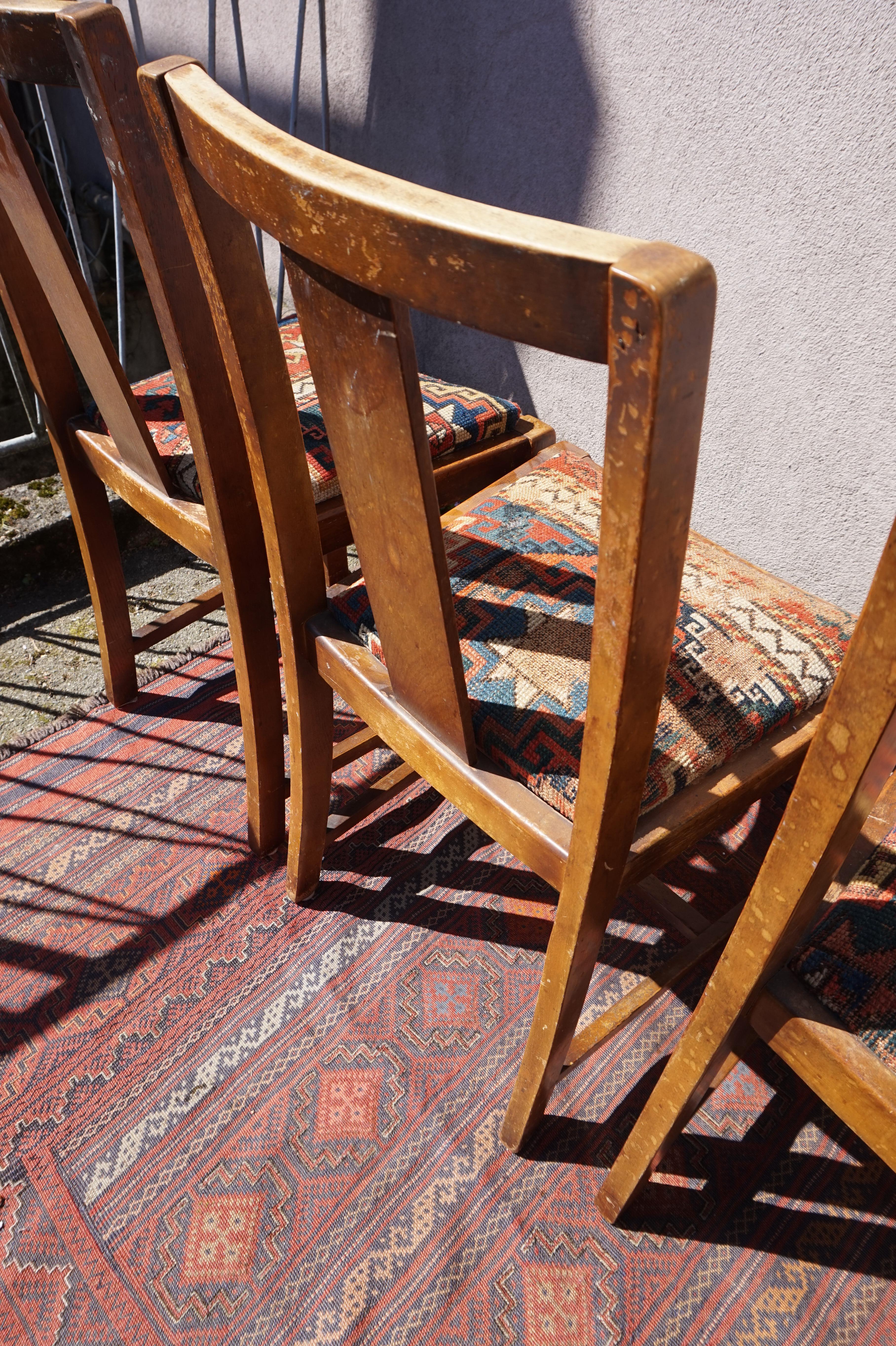 Set von 4 originalen Art-Déco-Stühlen und handgeknüpften antiken Kaukasus-Teppichsitzen im Angebot 6