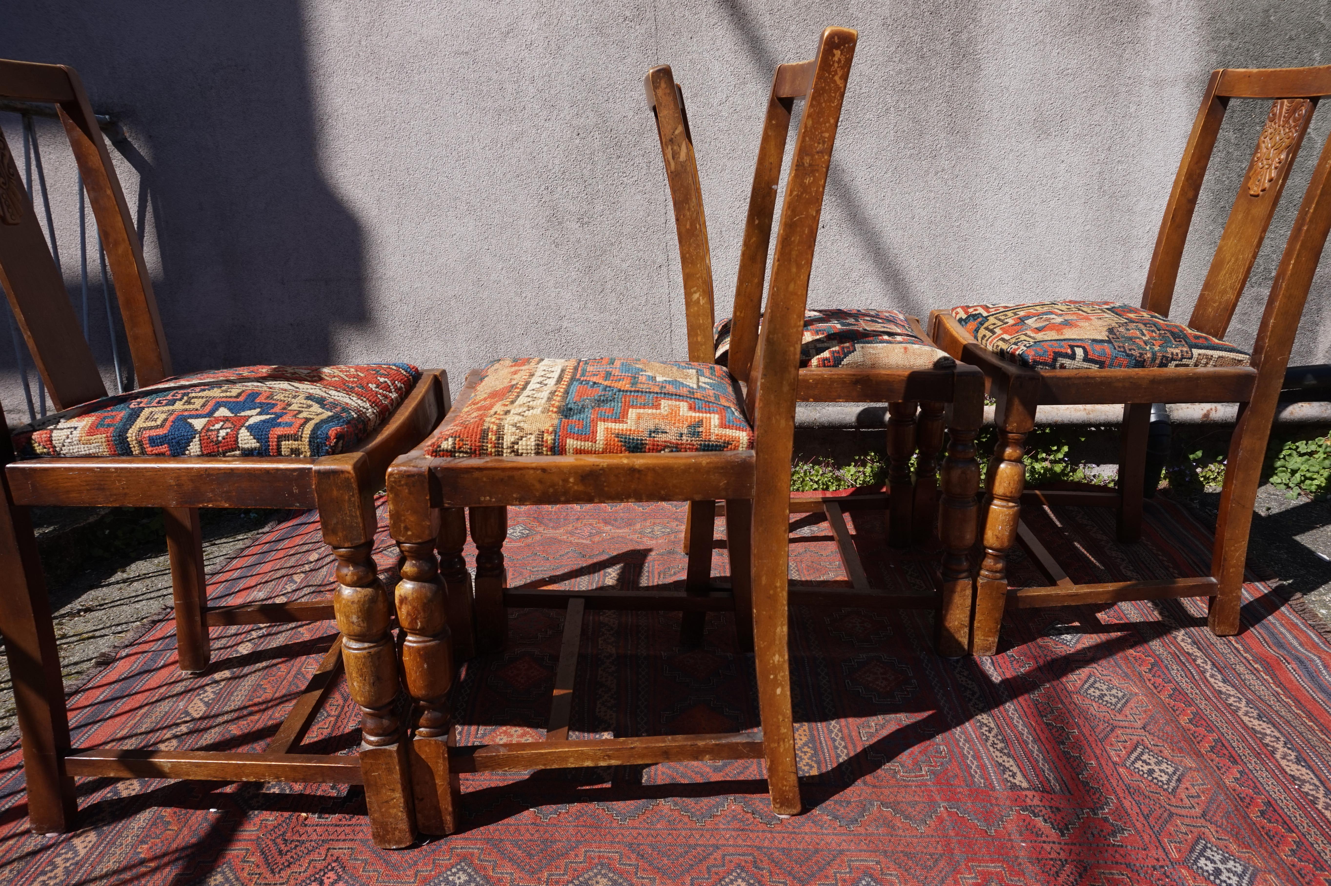 Set von 4 originalen Art-Déco-Stühlen und handgeknüpften antiken Kaukasus-Teppichsitzen im Angebot 9