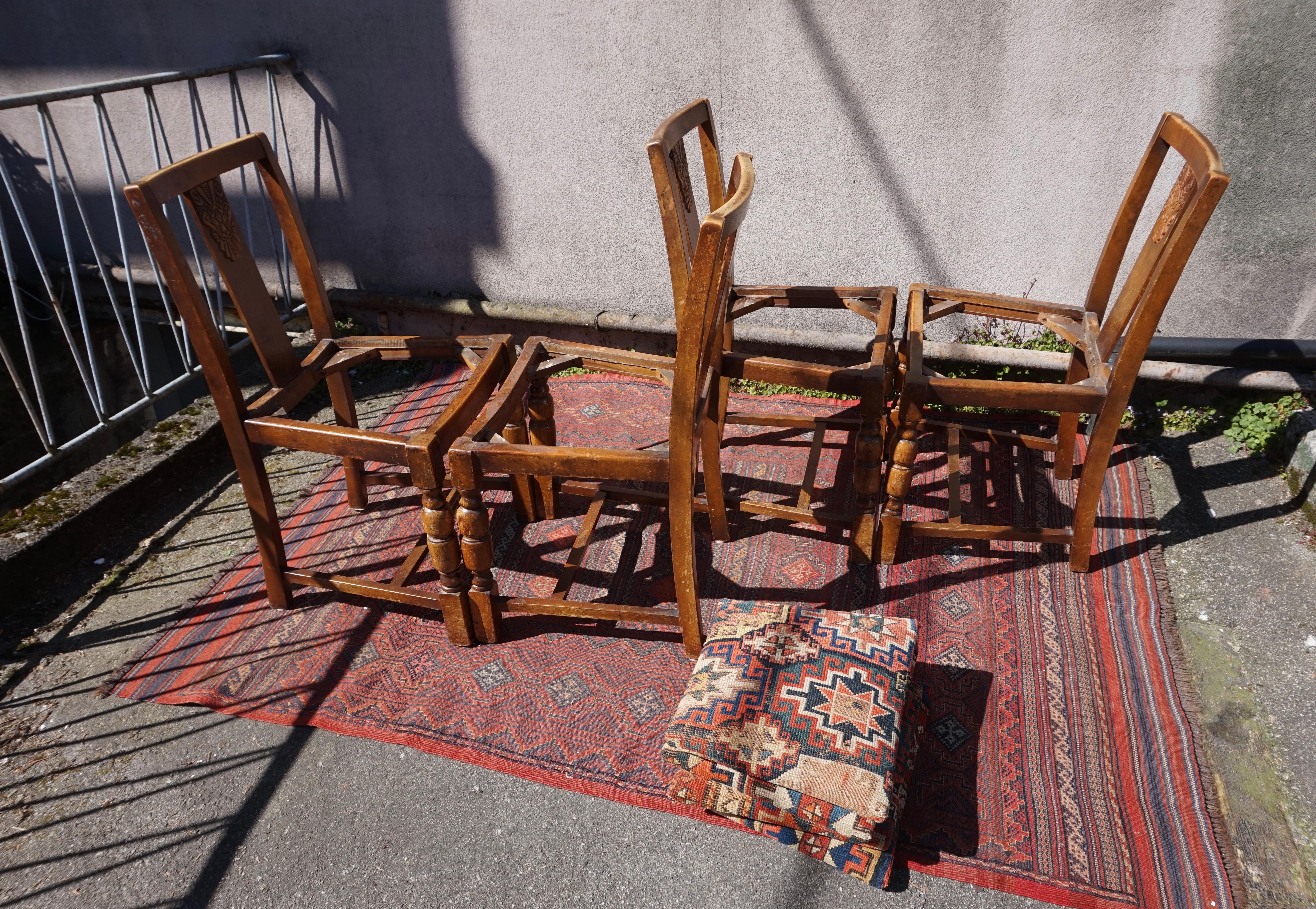 Set von 4 originalen Art-Déco-Stühlen und handgeknüpften antiken Kaukasus-Teppichsitzen im Angebot 12