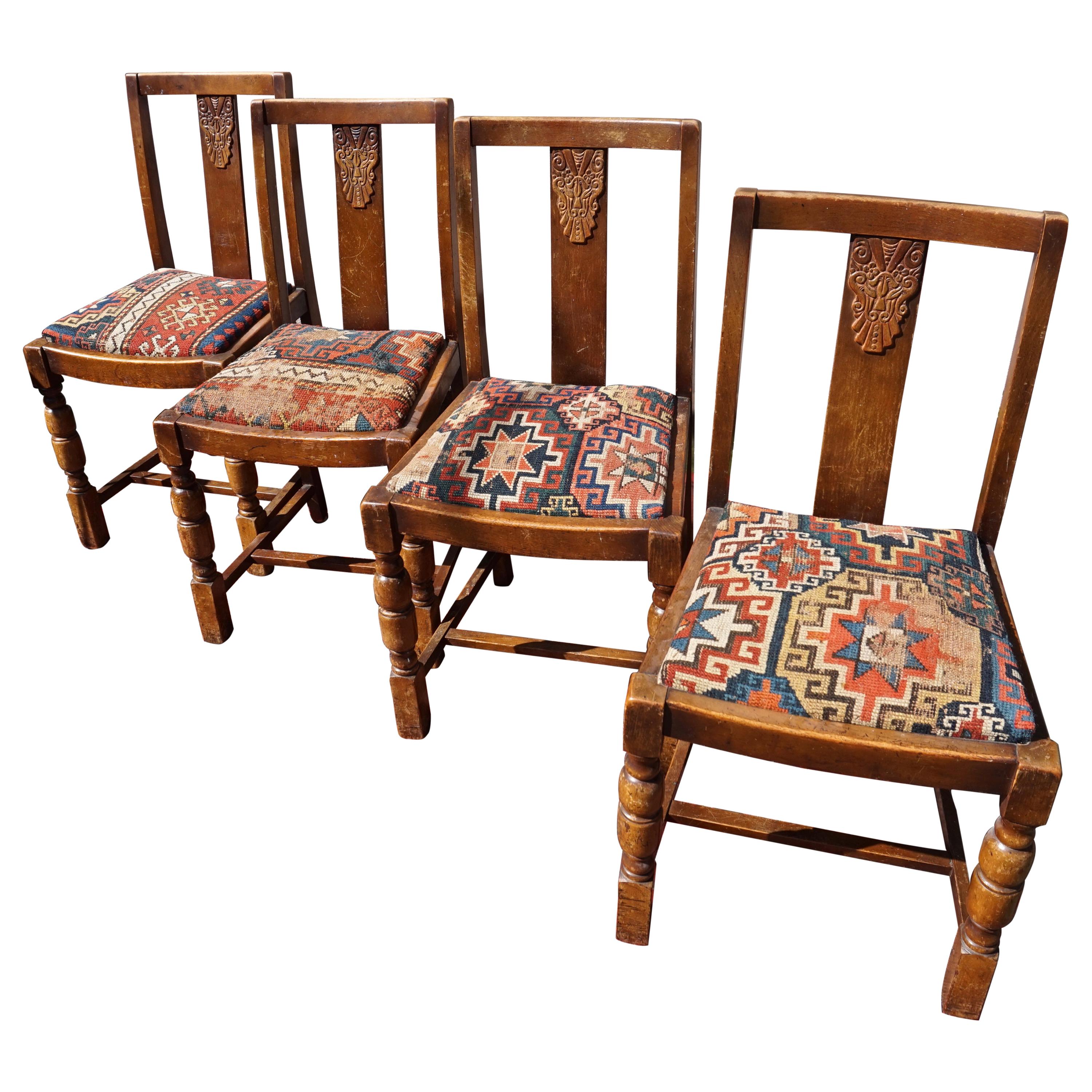 Set von 4 originalen Art-Déco-Stühlen und handgeknüpften antiken Kaukasus-Teppichsitzen im Angebot
