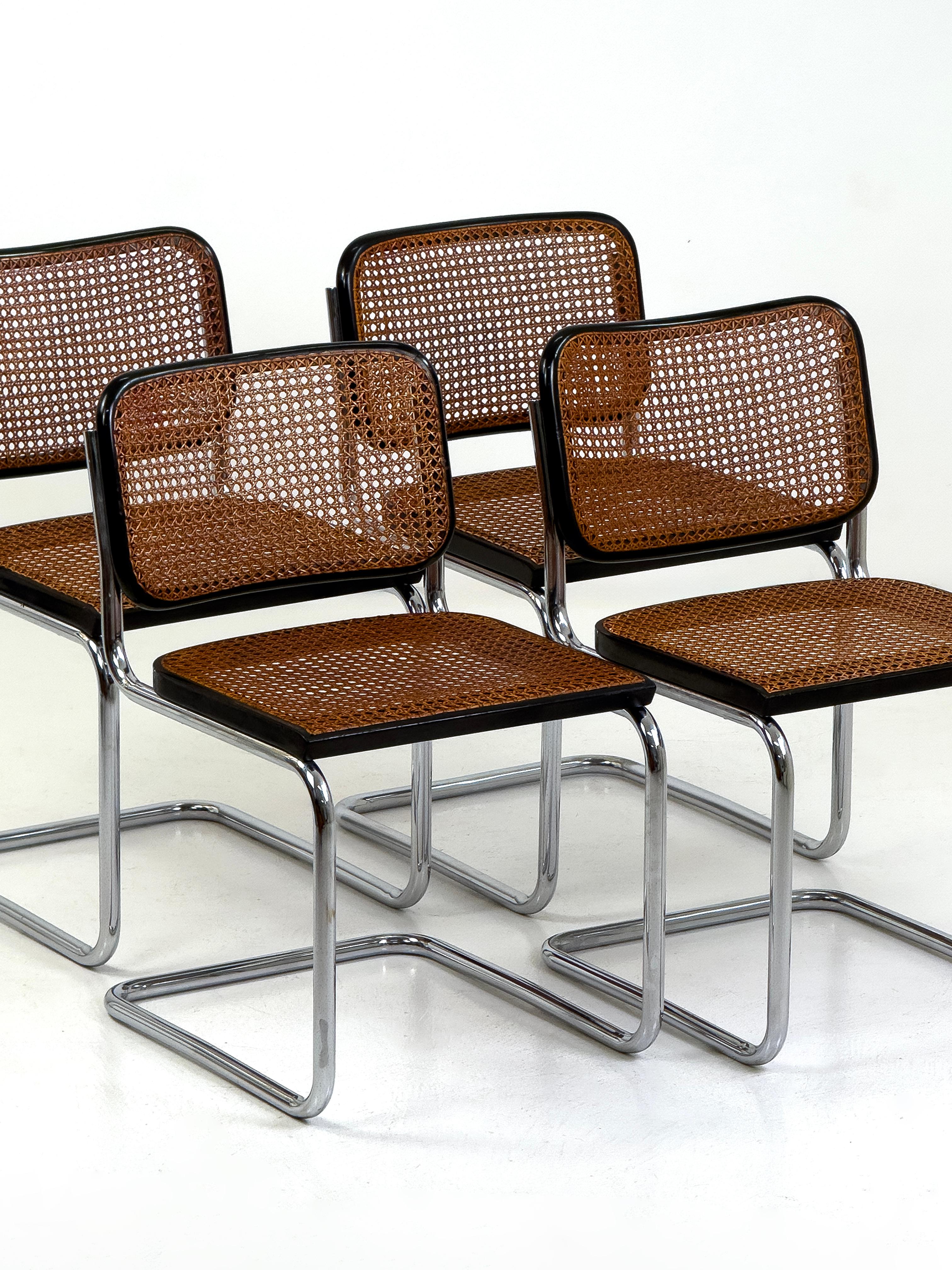 Set of 4 original B32 Cesca chairs by Marcel Breuer for Gavina, Italy, 1960s im Zustand „Gut“ im Angebot in Milano, IT