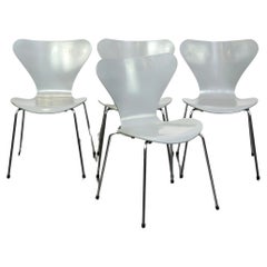Set of 4 original grey Fritz Hansen butterfly chairs from 1984 Danish design