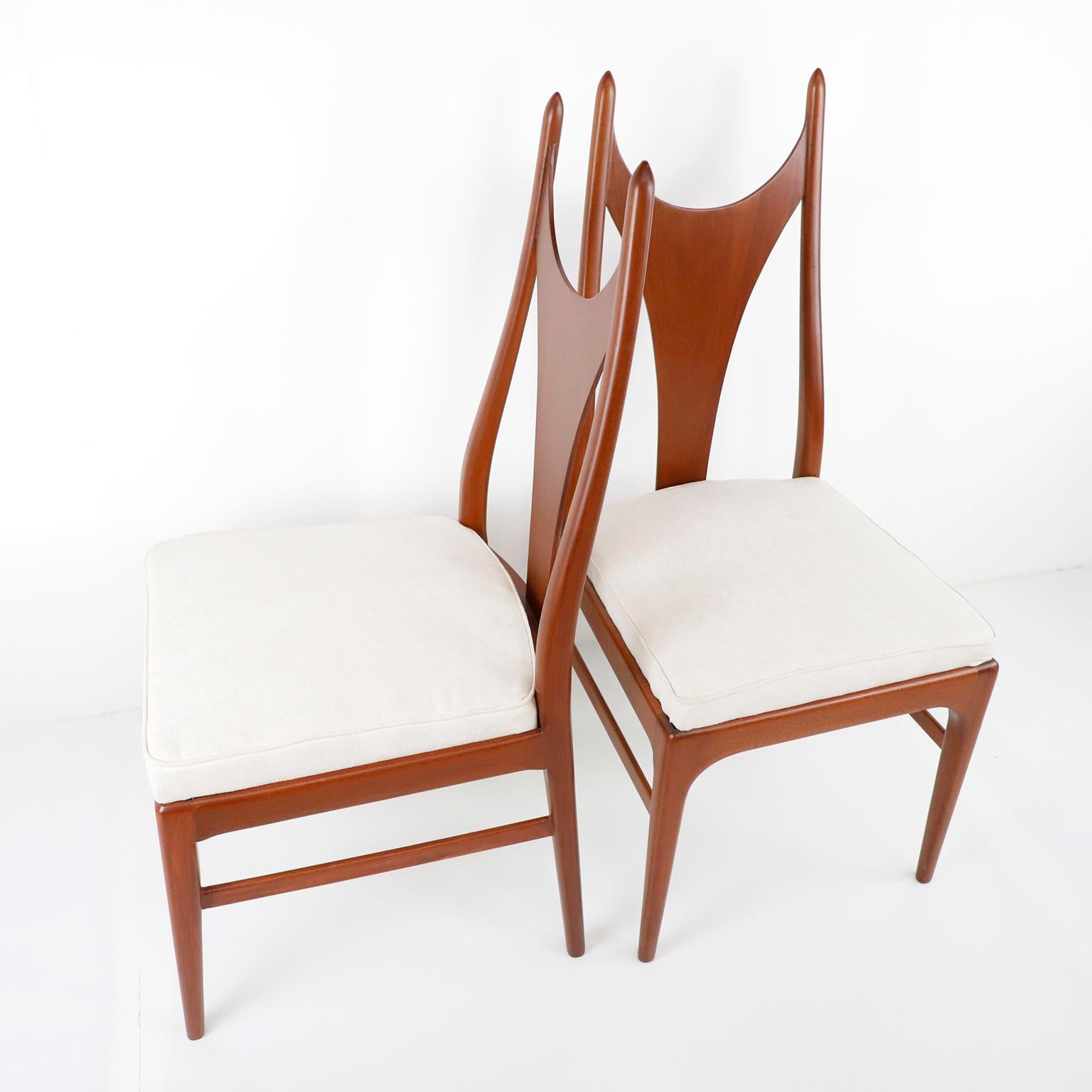 Circa 1960, we offer this set of 4 original midcentury Mexican chairs designed by Eugenio Escudero for D’Escudero, S.A. This stunning chairs features a fantastic mahogany wood frame with sculptural, clean lines, recently upholstered.
.

About
