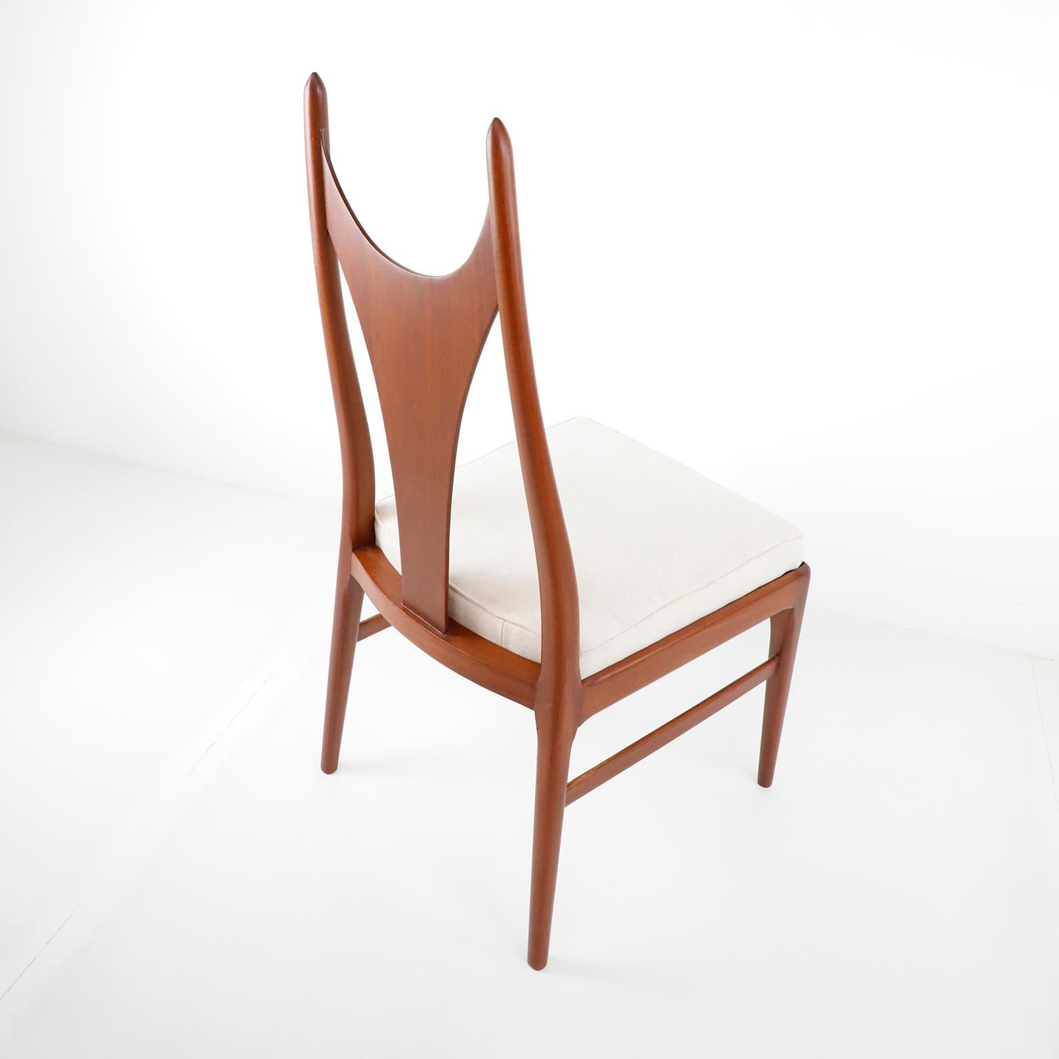 Satz von 4 originalen mexikanischen Stühlen aus der Mitte des Jahrhunderts, entworfen von Eugenio Escudero (Mexikanisch) im Angebot