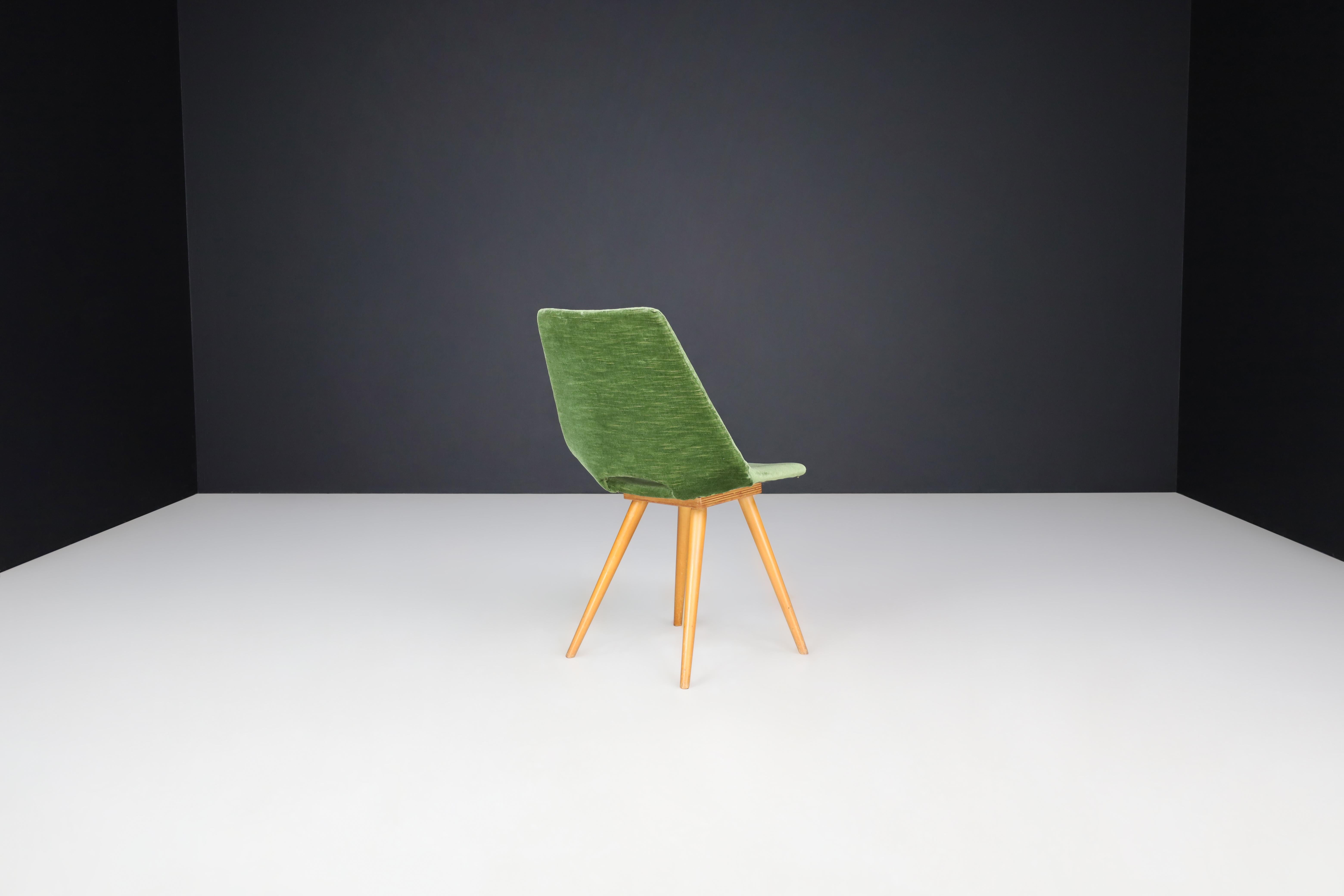 Ensemble de 4 chaises de salle à manger originales Thonet en velours vert, années 1950 en vente 4