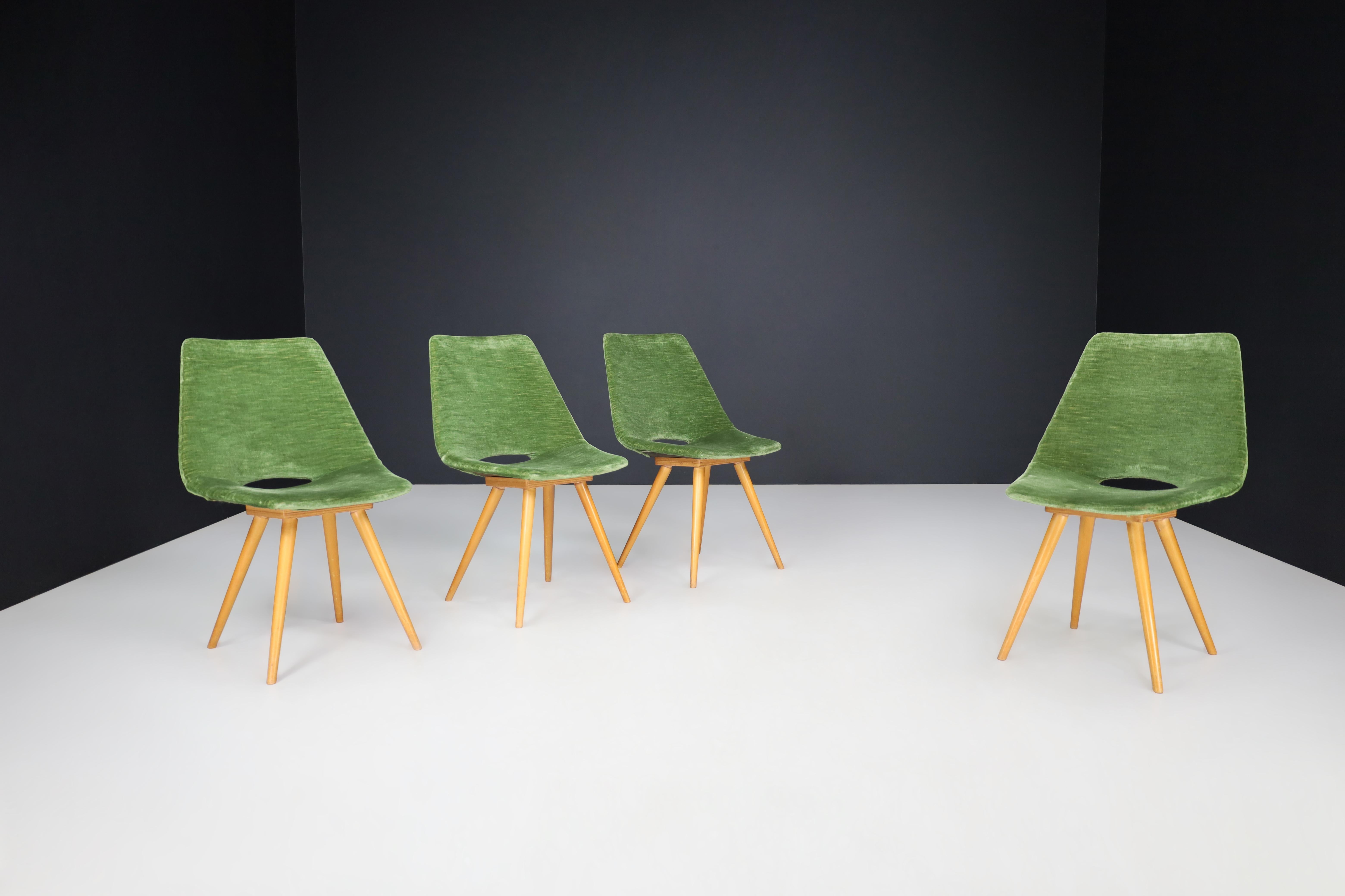 Ensemble de 4 chaises de salle à manger originales Thonet en velours vert, années 1950 en vente 1