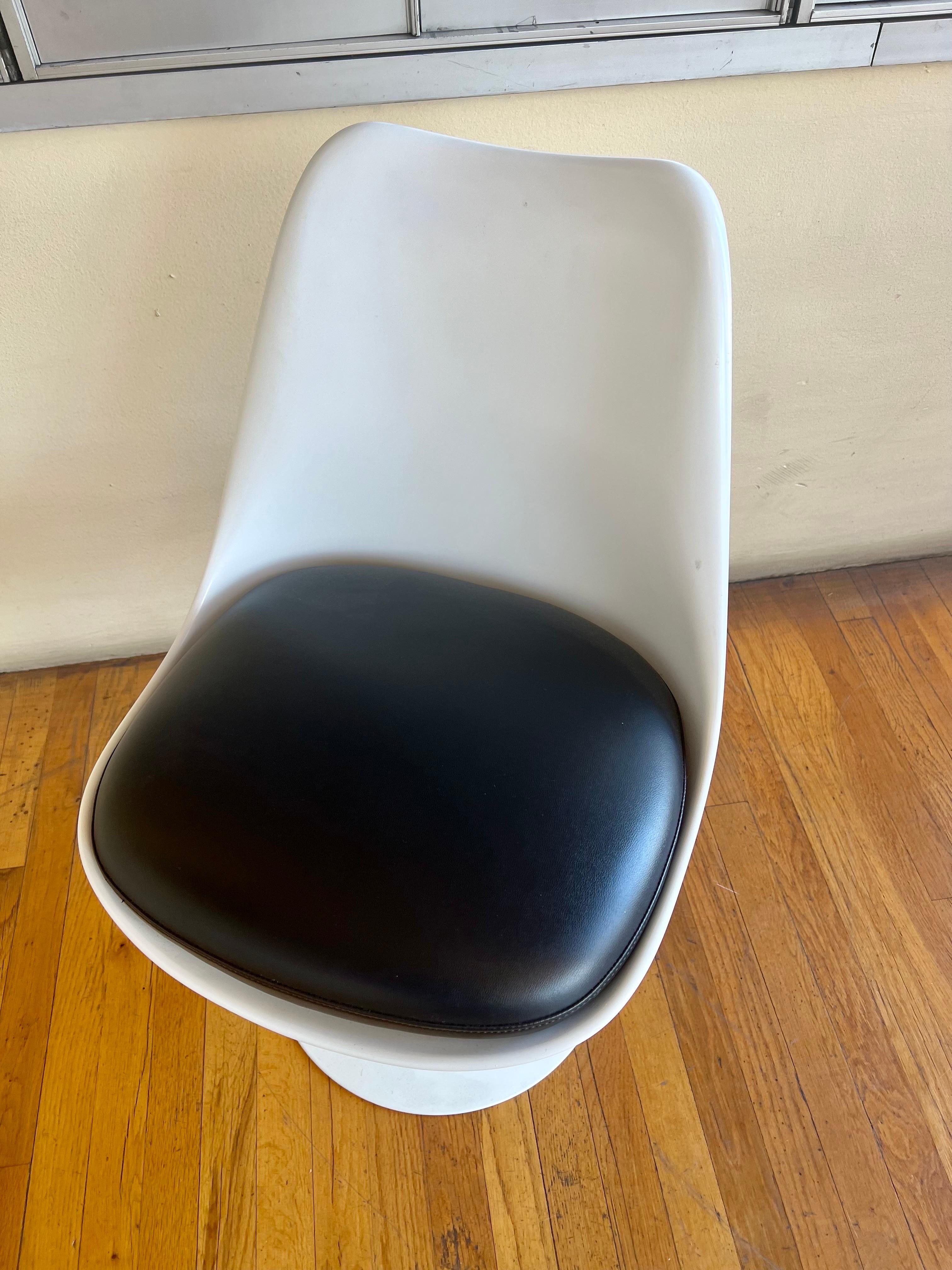 Mid-Century Modern Ensemble de 4 chaises Tulip originales sans accoudoirs par Saarinen pour Knoll Studio Leather Pads