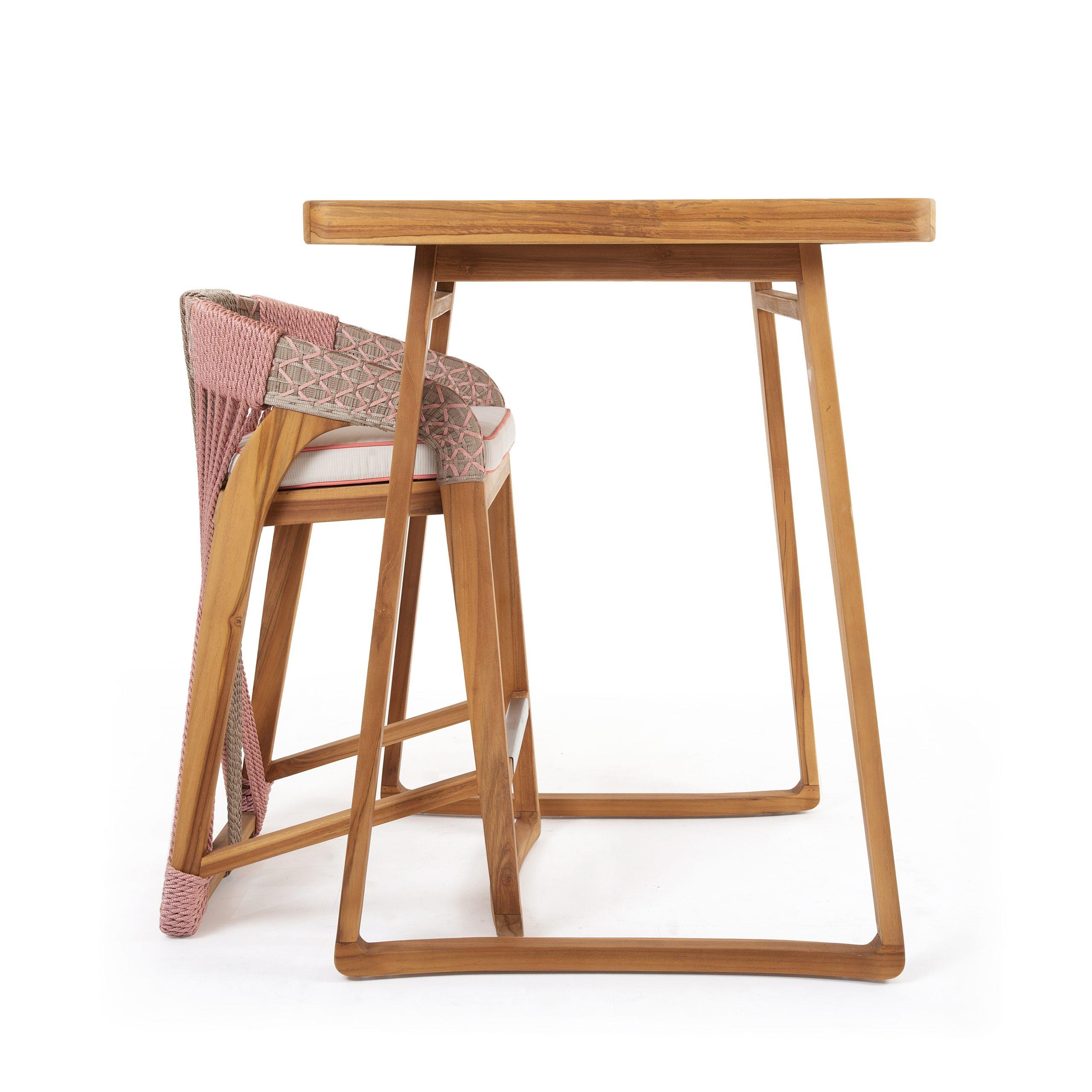 Satz von 4 Outdoor-Barhockern aus massivem, natürlichem Teakholz im Zustand „Neu“ im Angebot in NEW YORK, NY