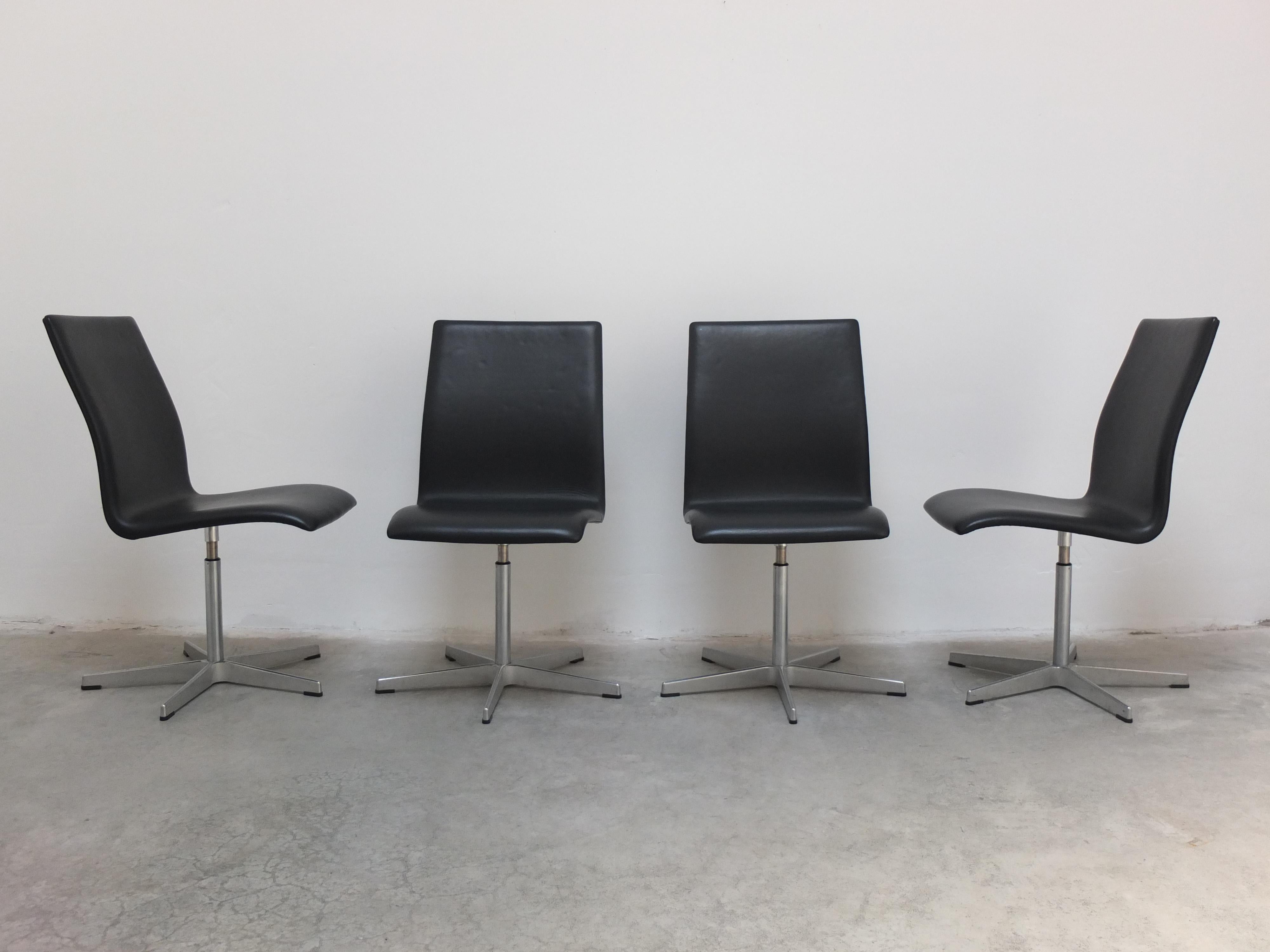 Set of 4 'Oxford' Swivel Chairs by Arne Jacobsen for Fritz Hansen, 1965 For Sale 4