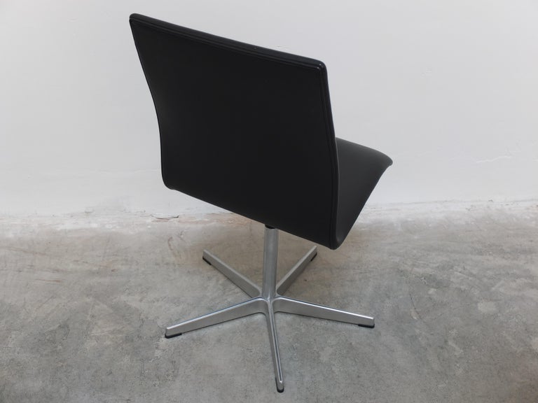 Paire de chaises Oxford en cognac d'Arne Jacobsen pour Fritz Hansen, 1967 - En v
