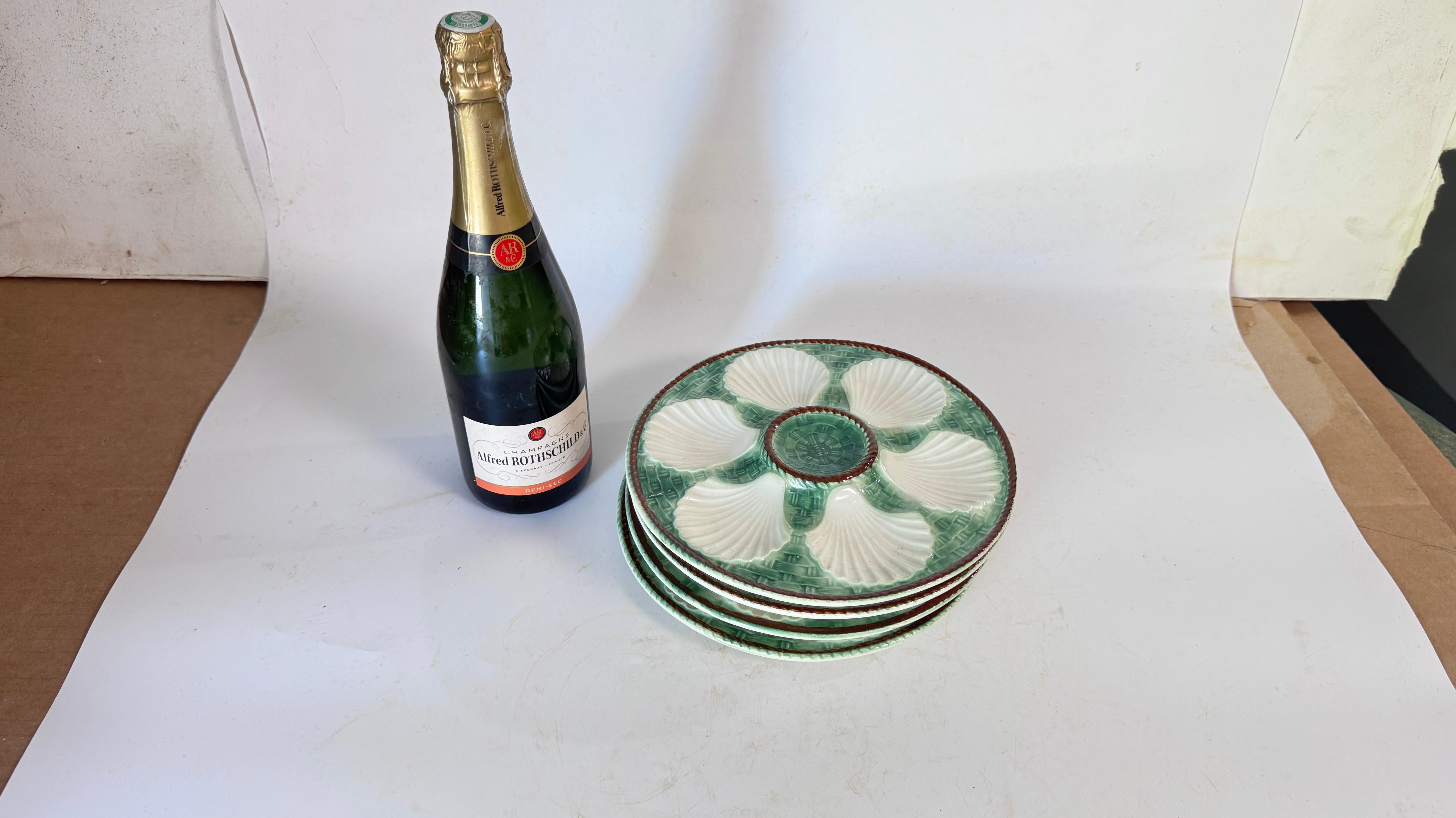 Set of 4 Oyster Plates – Majolica, 19th Century – Green, White & Brown Glaze

Description:
This is a set of four 19th-century majolica oyster plates, a classic example of luxury French tableware from the period. Each plate is beautifully designed