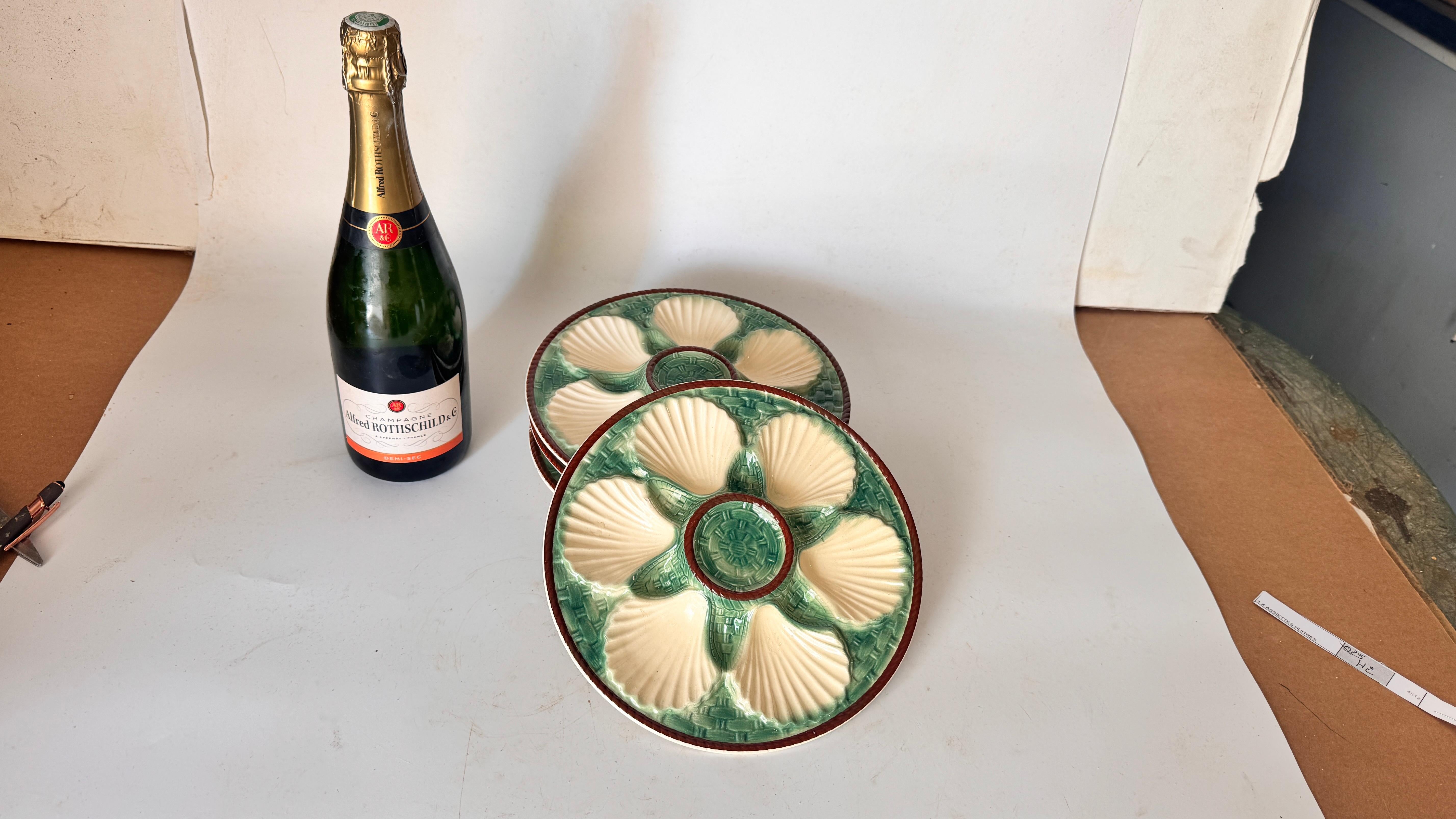 Art Nouveau Set of 4 Oyster Plates – Majolica, 19th Century – Green, White & Brown Glaze For Sale