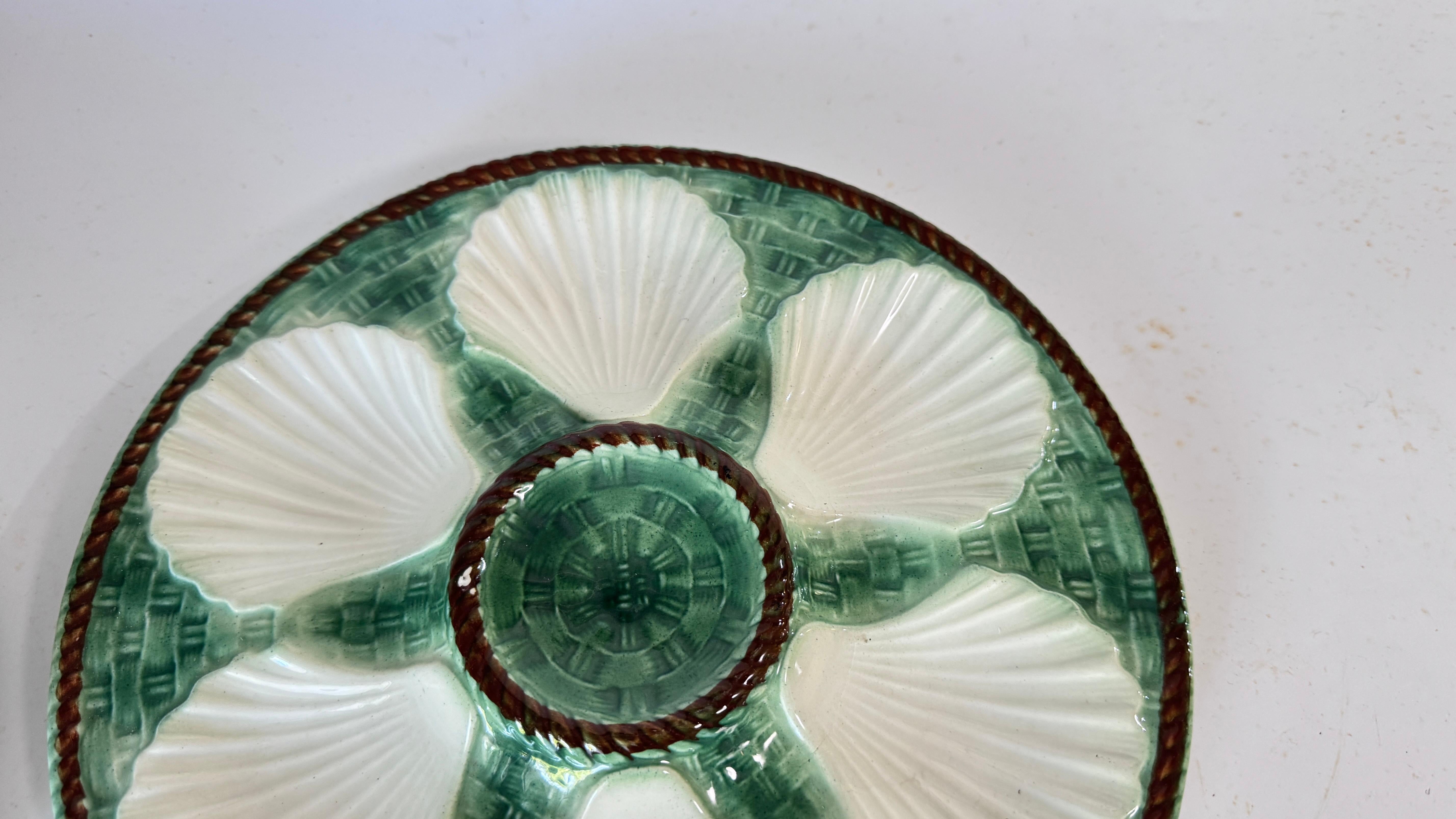 French Set of 4 Oyster Plates – Majolica, 19th Century – Green, White & Brown Glaze For Sale