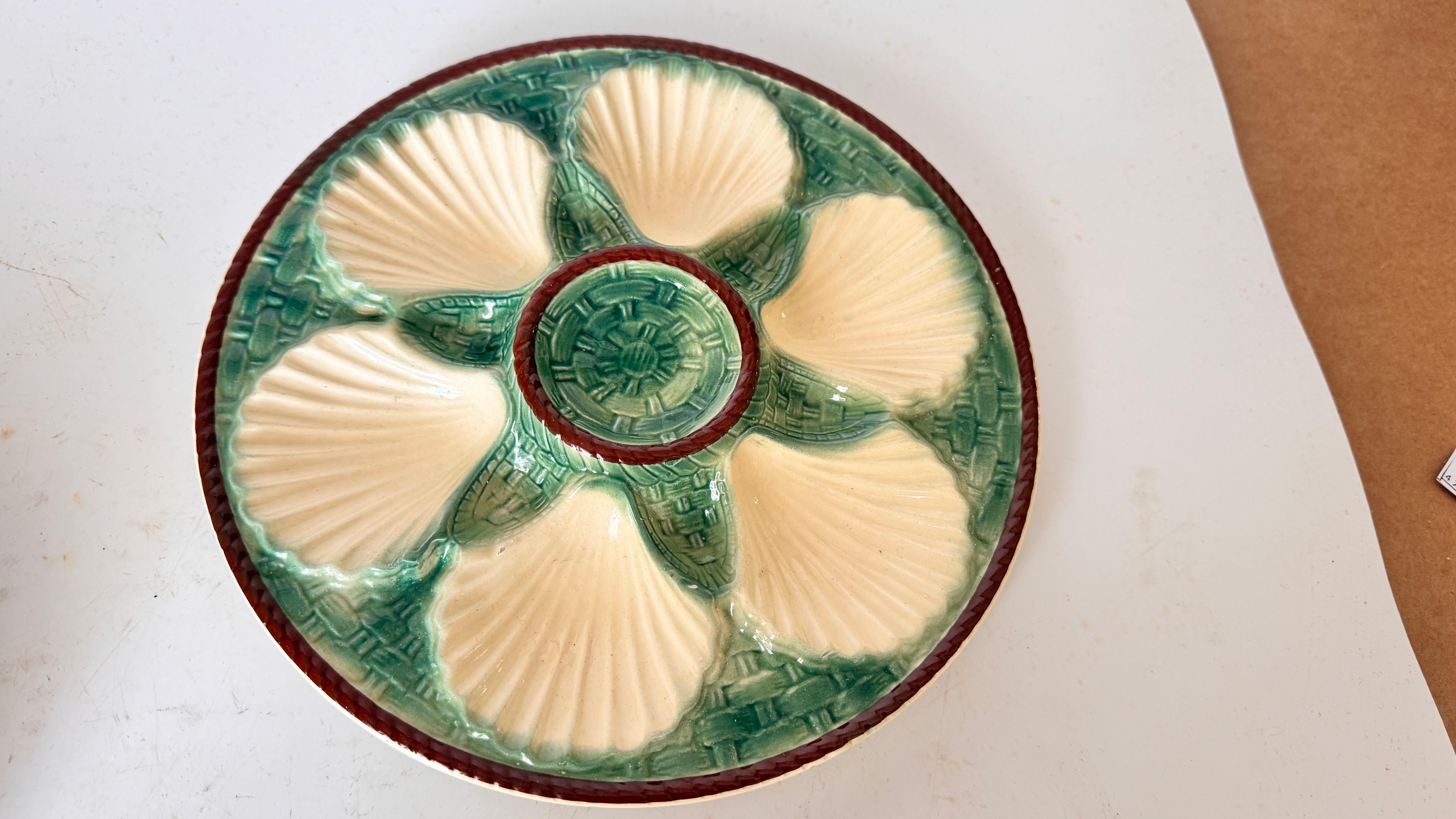 French Set of 4 Oyster Plates – Majolica, 19th Century – Green, White & Brown Glaze For Sale