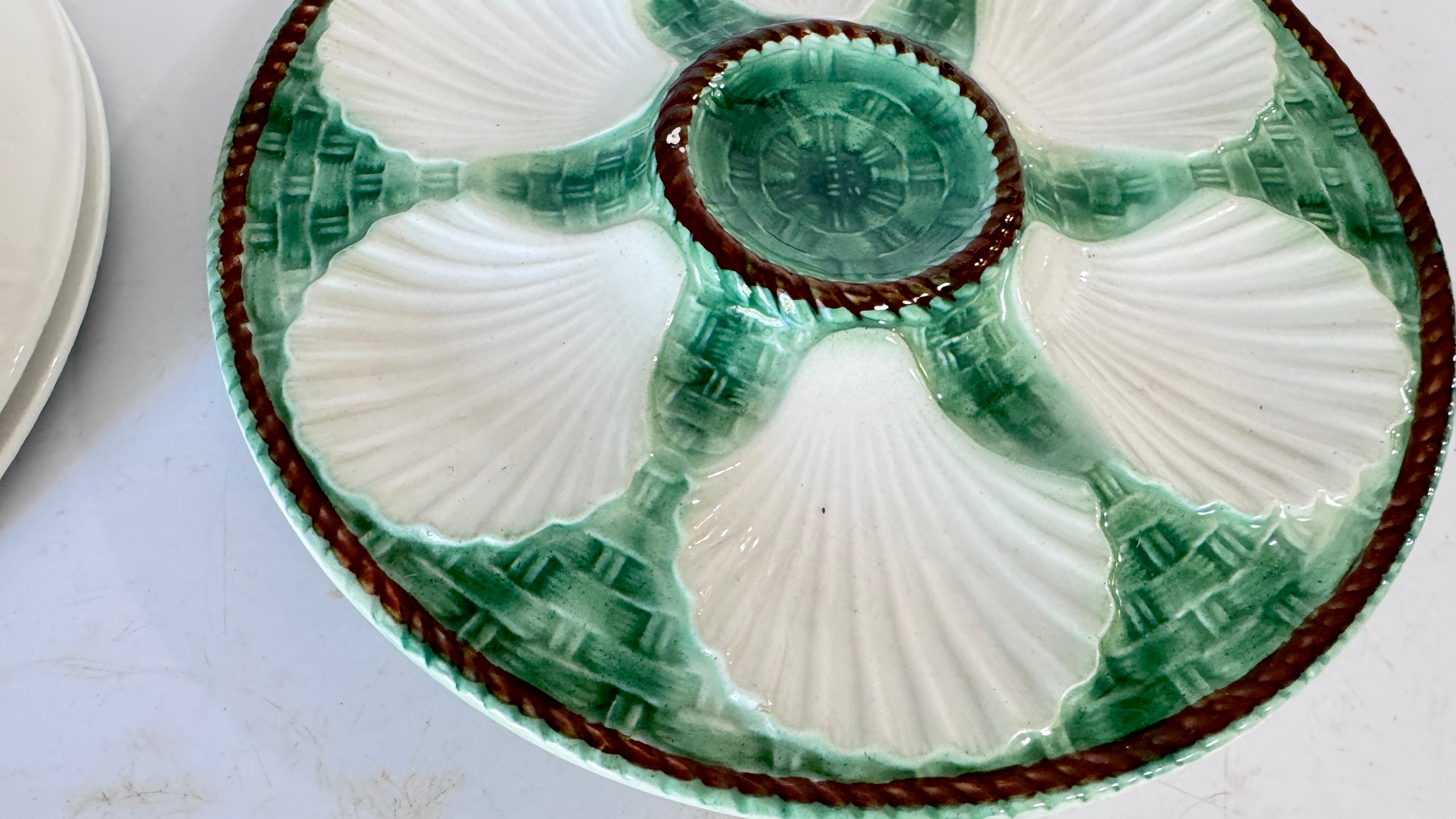 Hand-Painted Set of 4 Oyster Plates – Majolica, 19th Century – Green, White & Brown Glaze For Sale