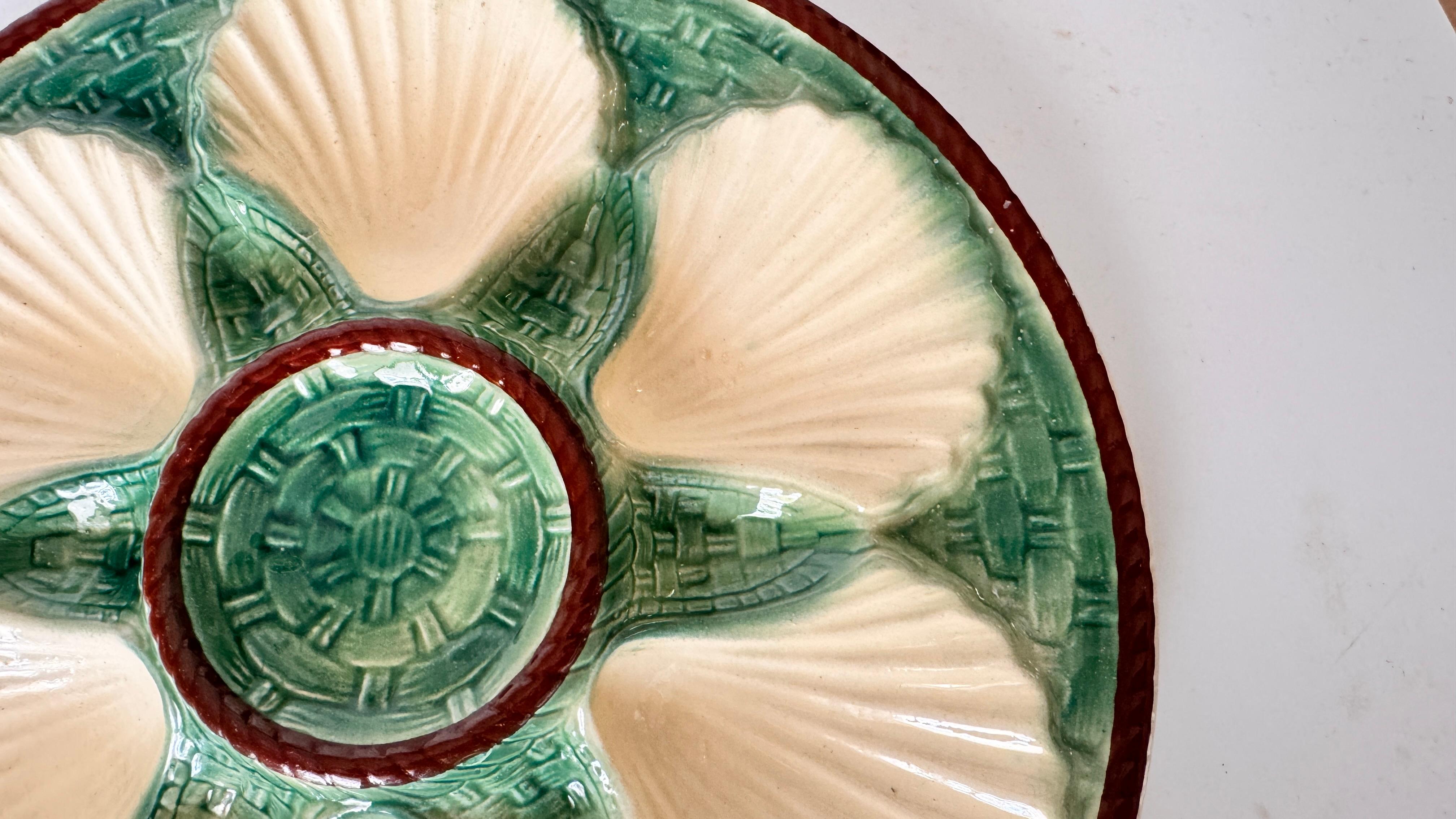 Ceramic Set of 4 Oyster Plates – Majolica, 19th Century – Green, White & Brown Glaze For Sale