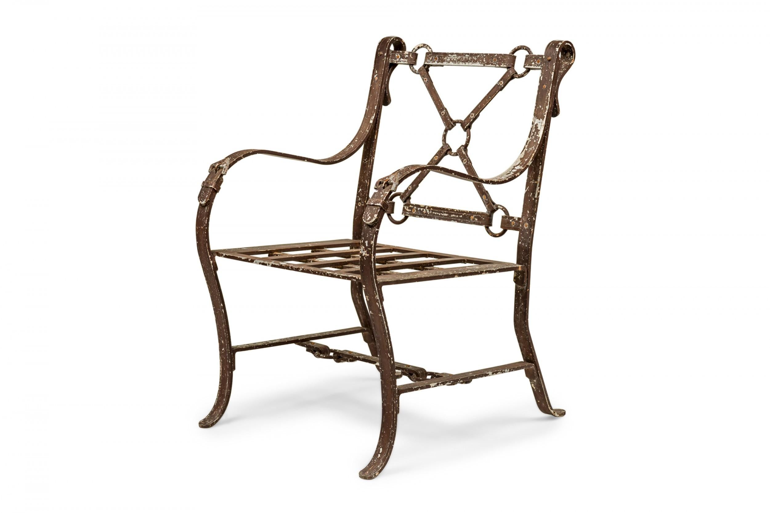 Peint à la main Ensemble de 4 fauteuils de salon / fauteuils en aluminium peint et faux cuir en forme de sangle en vente