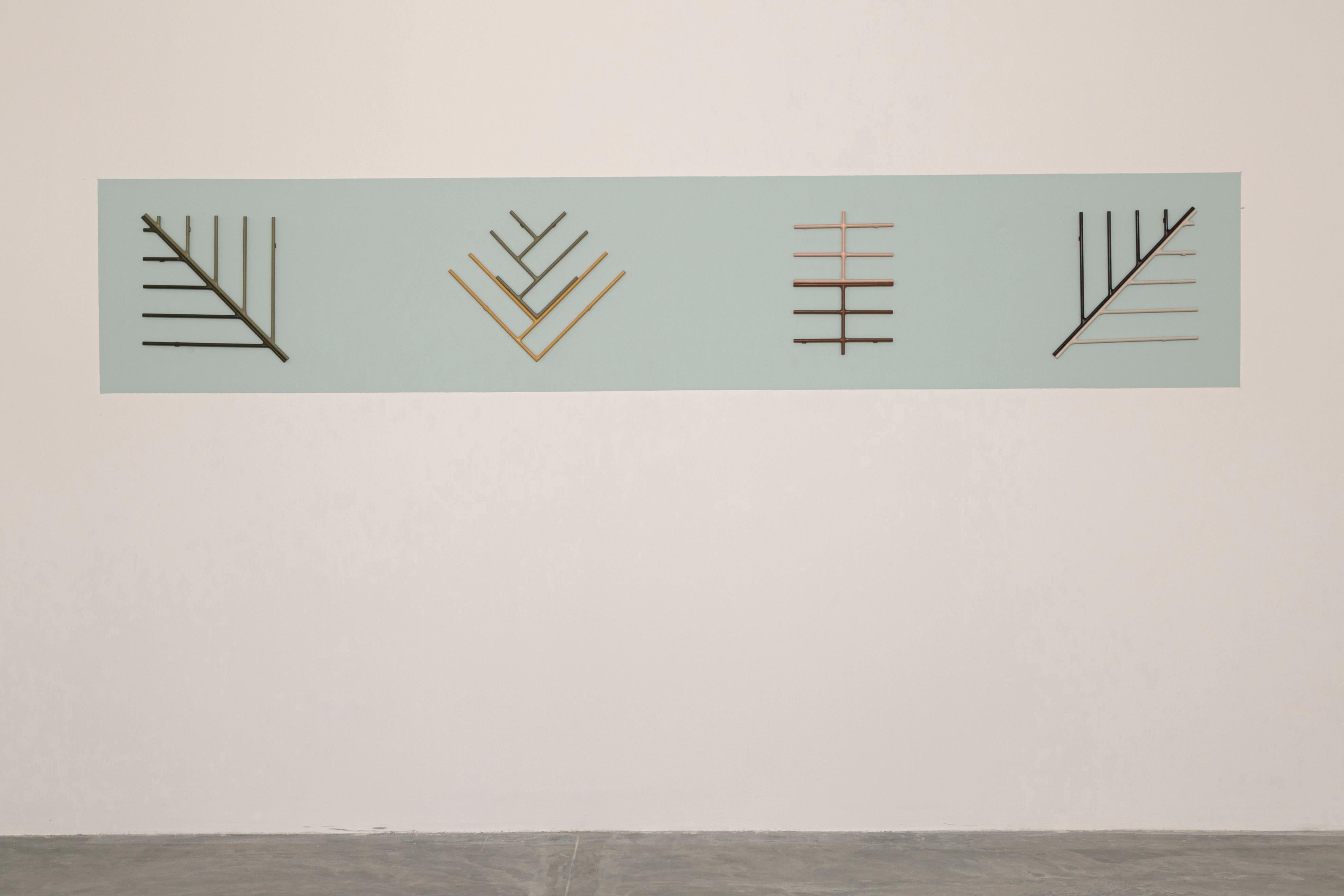 4er-Set Palmen Lebenszyklus Wanddekoration von Sofia Alvarado
Abmessungen: T 300 x B 40 x H 3 cm
MATERIAL: Ständer aus lackiertem Metall
Ein Unikat.

FI ist ein dekorativer Künstler, der die kreative Offenbarung der Sensibilität des angeborenen