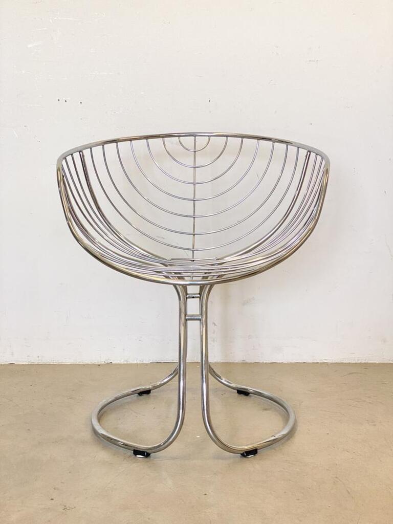 Ensemble de 4 fauteuils italiens par Gastone Rinaldi pour RIMA. Le design du siège baquet met à l'honneur le logo Pam Am.

Gastone Rinaldi (1920-2006) est un designer italien né à Padua, en Italie. Il a obtenu un diplôme de droit à l'Institut