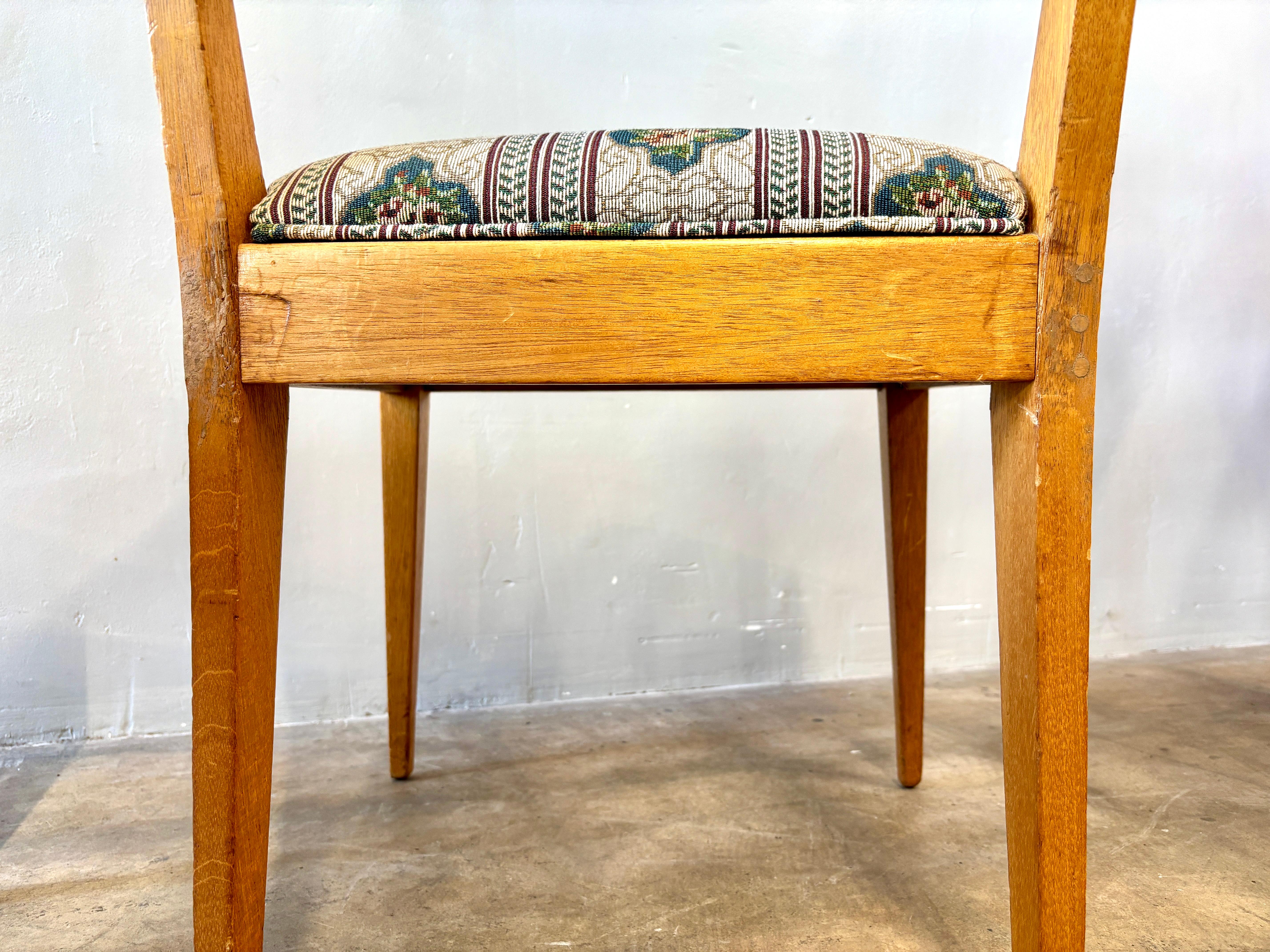 Set di 4 sedie in mogano filippino di Paul Laszlo per Brown Saltman.  
Molto raro.  
Ottime condizioni vintage con un paio di riparazioni eseguite in casa.

20 