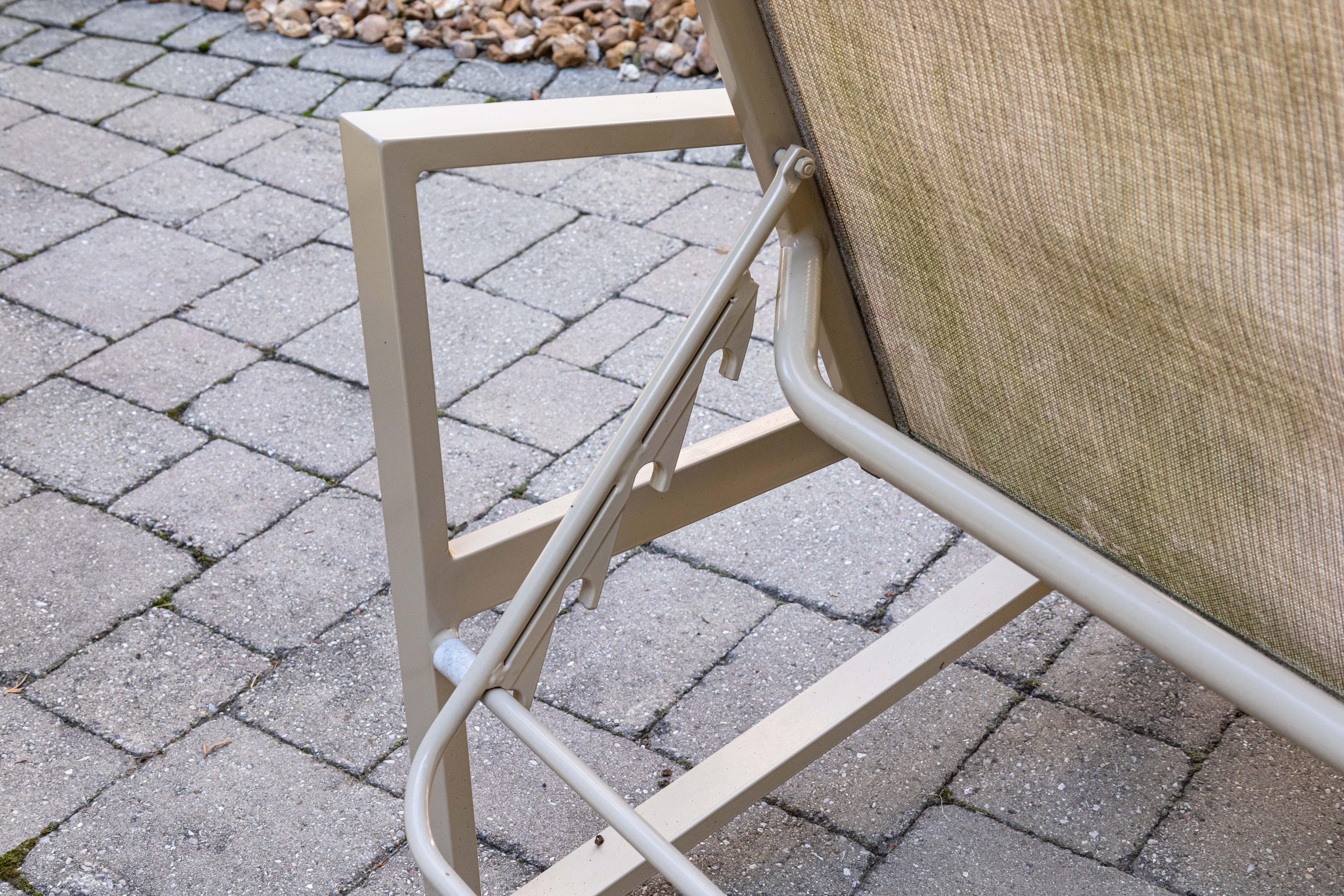 Set de 4 Sillas Chaise Lounge Pavilion Aventura Modernas para Patio Exterior Beige en venta 4