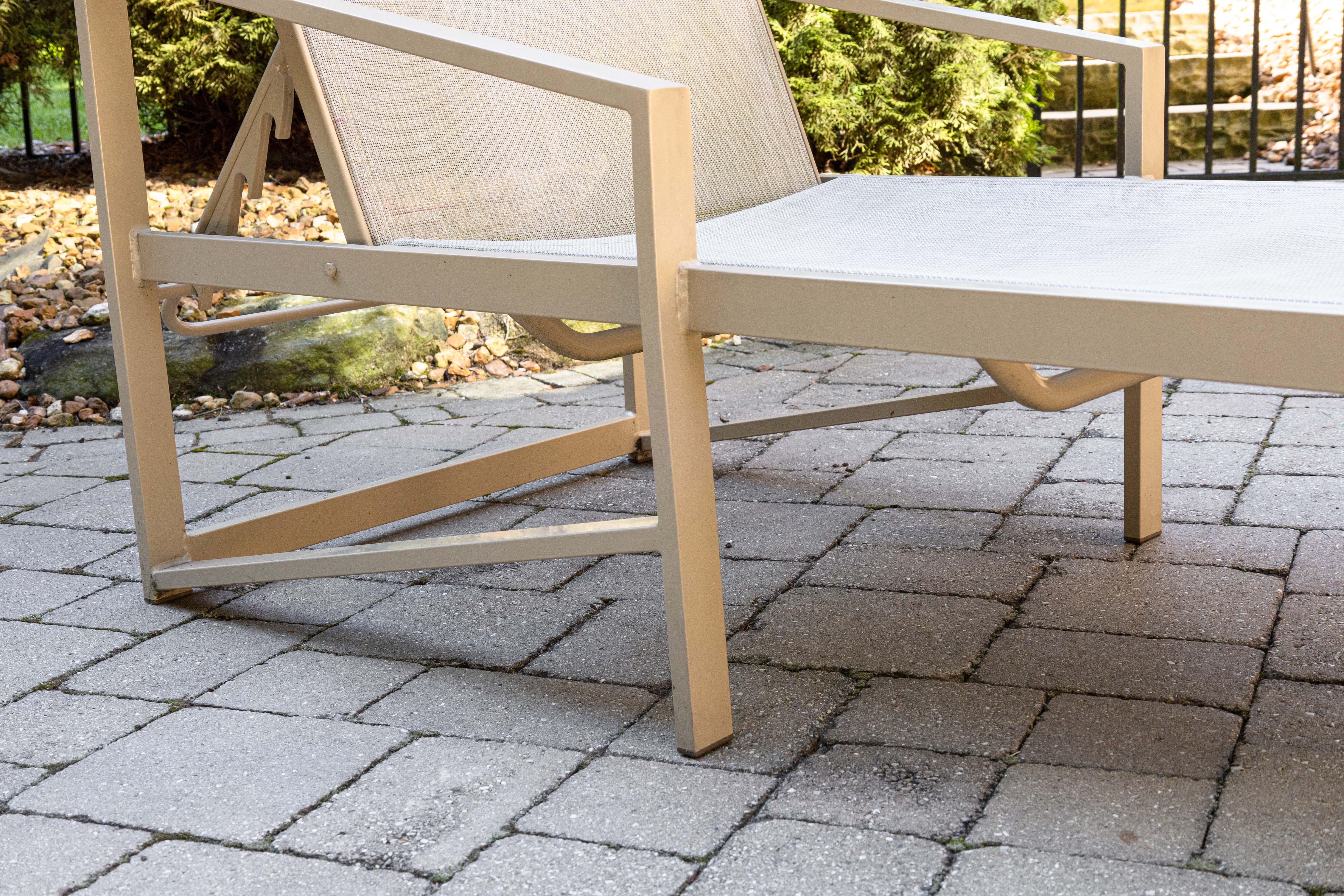 Set de 4 Sillas Chaise Lounge Pavilion Aventura Modernas para Patio Exterior Beige en venta 2