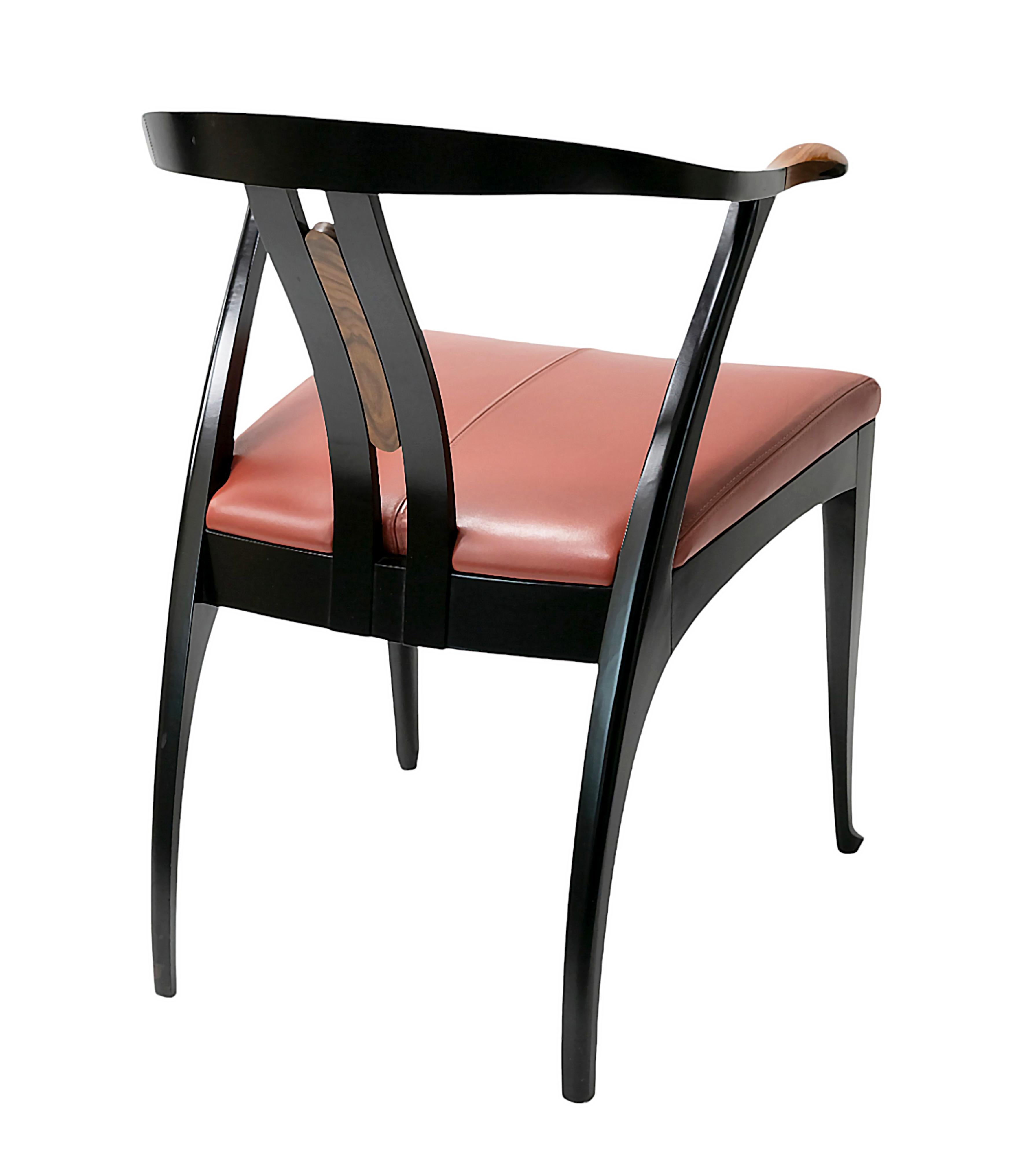 Cuir Jeu de 4 pièces. Chaises de salle à manger italiennes du milieu du siècle Giorgetti des années 1980 en vente
