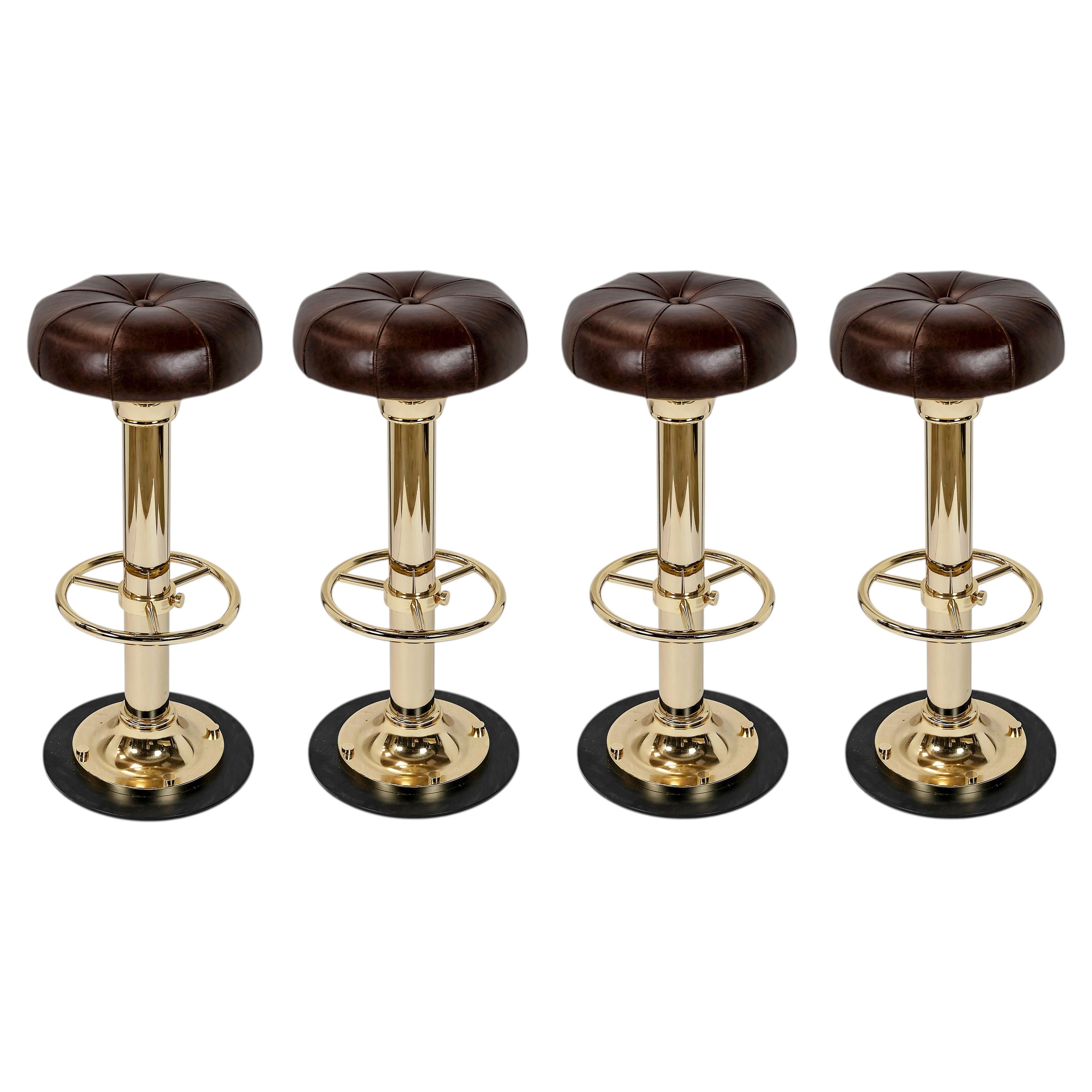 Ensemble de 4 pièces. Tabourets de bar/chaises en laiton italiens du milieu du siècle