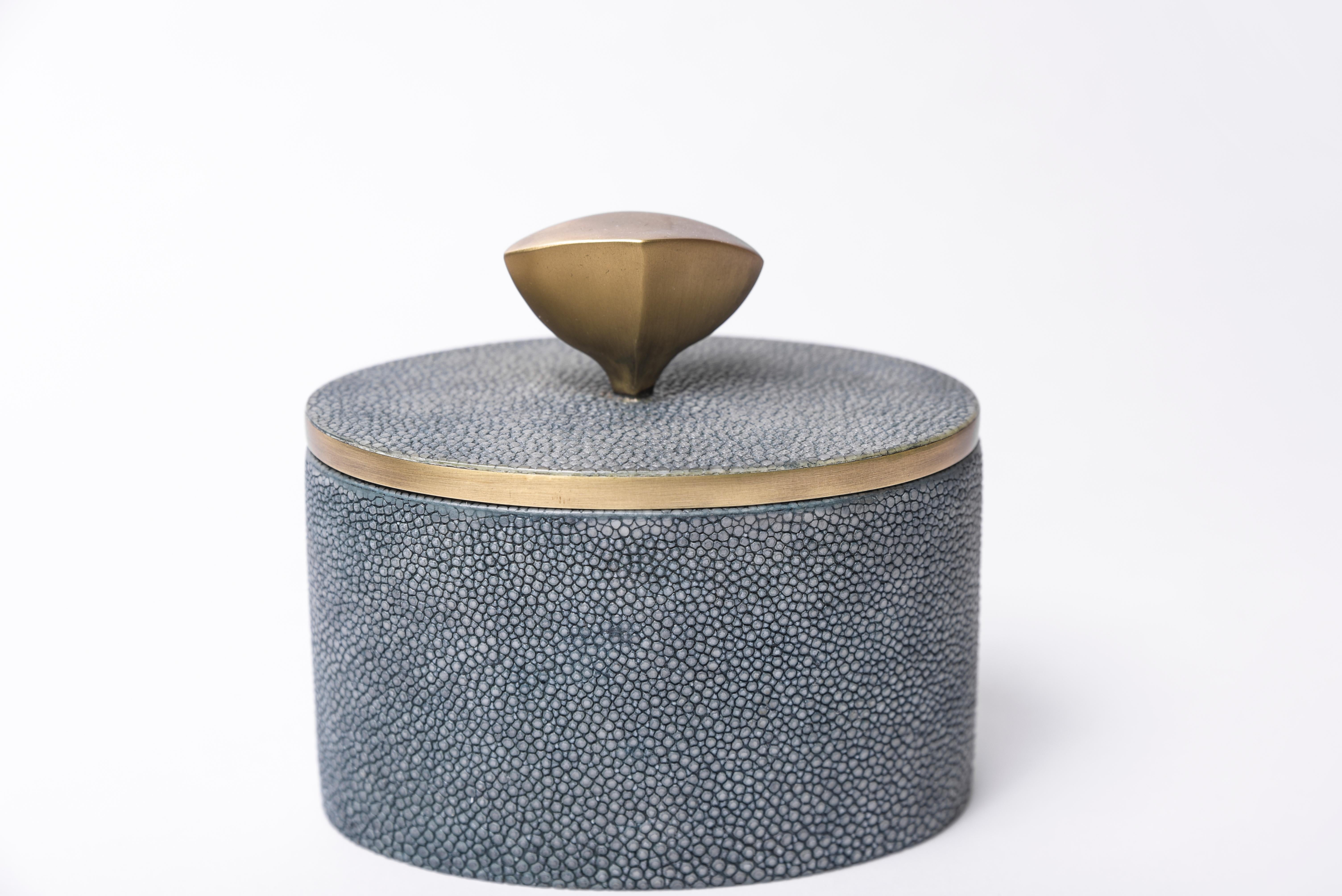 Set of 4 Pedestal Boxes in Shagreen, Shell and Bronze-Patina Brass by Kifu Paris For Sale 2