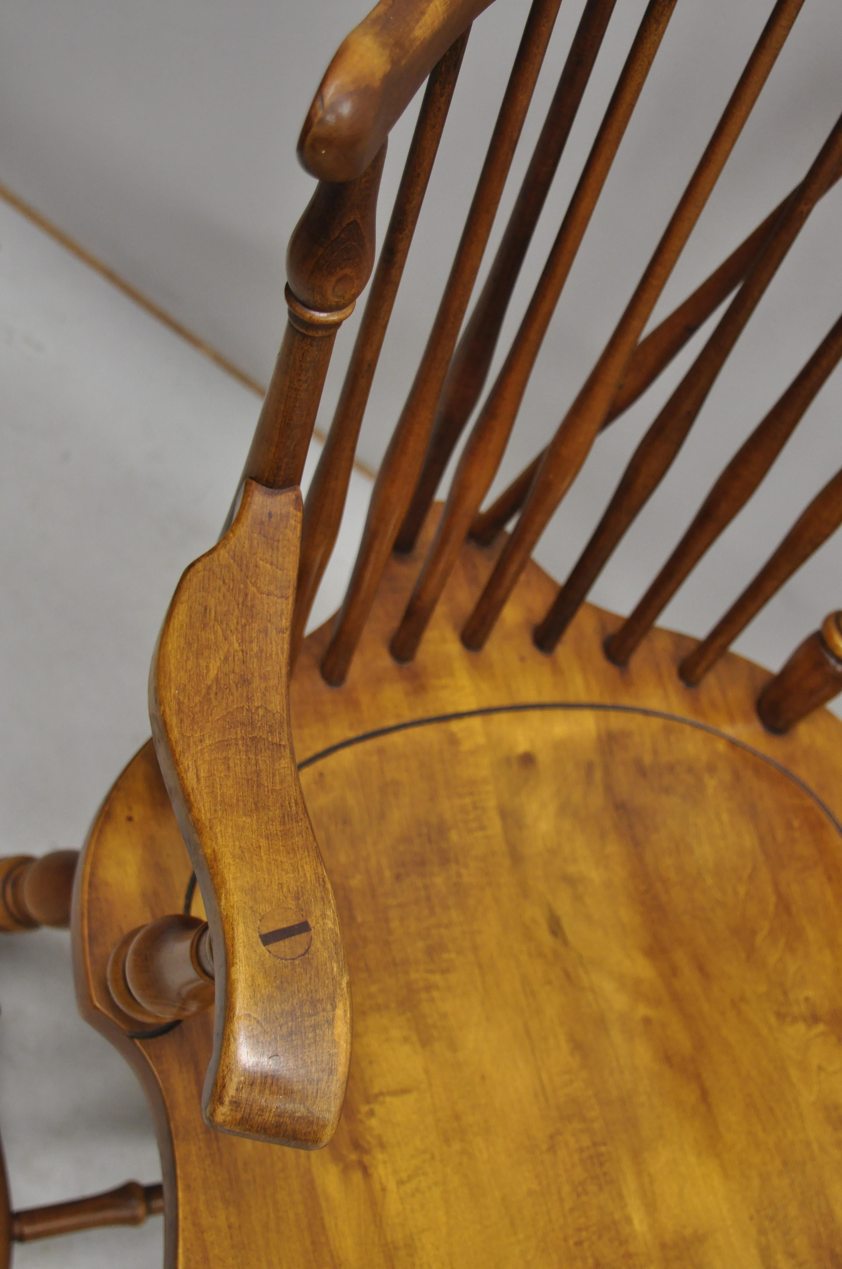 Set of 4 Pennsylvania House Rock Maple Wood Colonial Windsor Dining Chairs In Good Condition In Philadelphia, PA